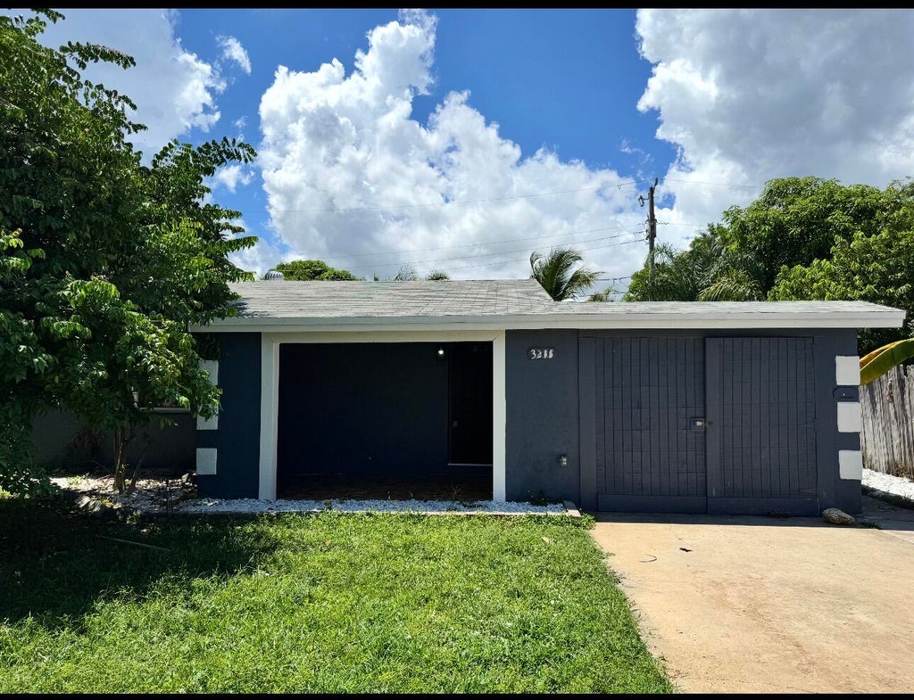 Photo of 3235 OCEAN Parkway, Boynton Beach, FL 33435 (MLS # B26057703)