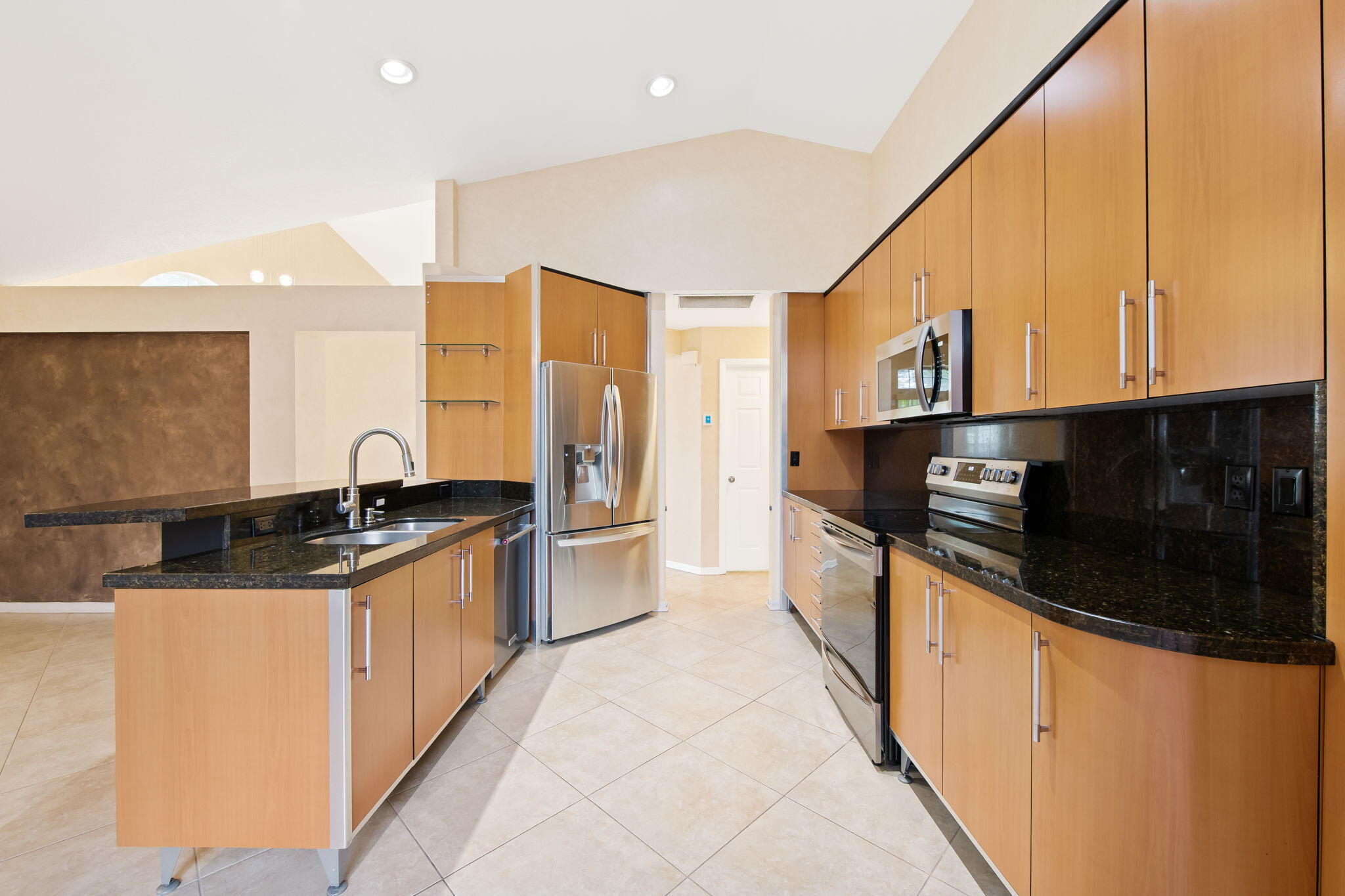EMBASSY LAKES - Residential