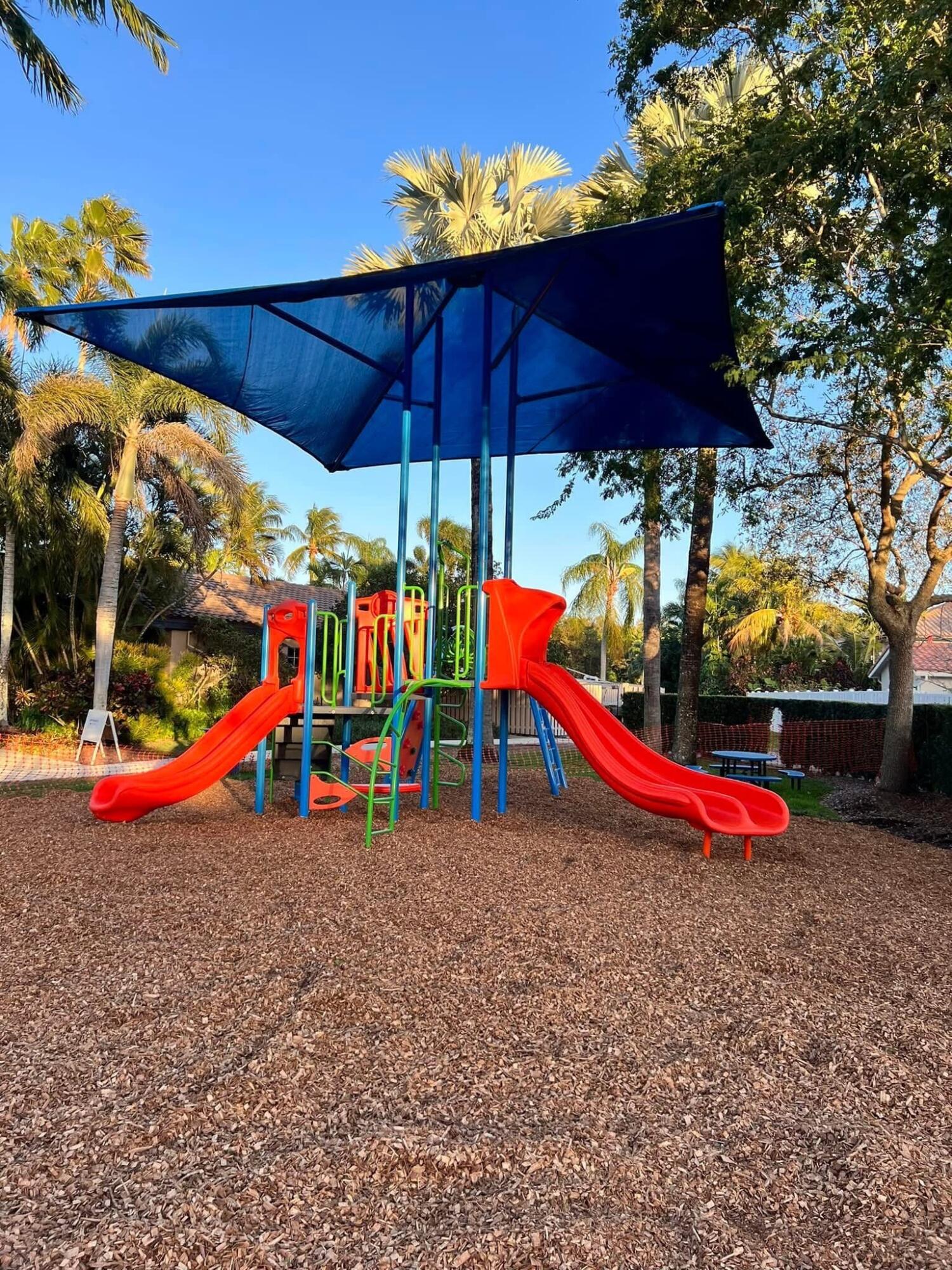 EMBASSY LAKES - Residential