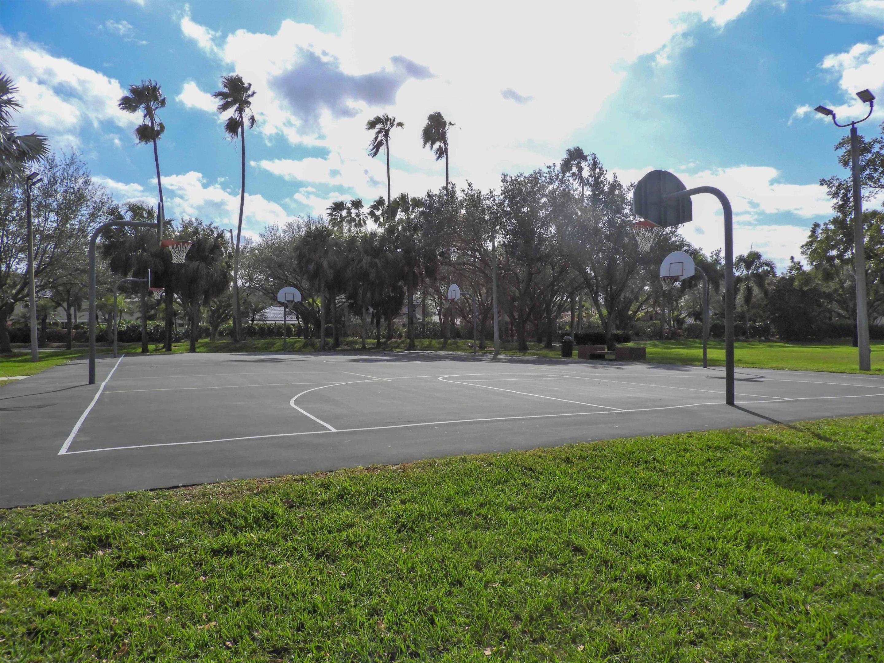 EMBASSY LAKES - Residential