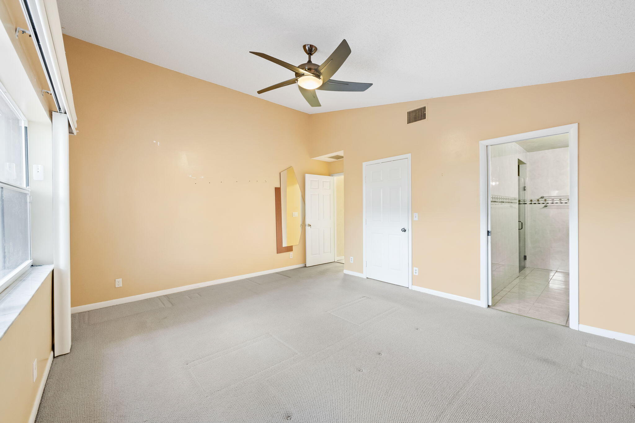 EMBASSY LAKES - Residential