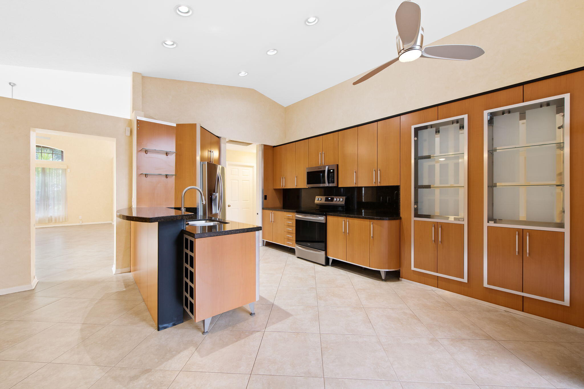 EMBASSY LAKES - Residential