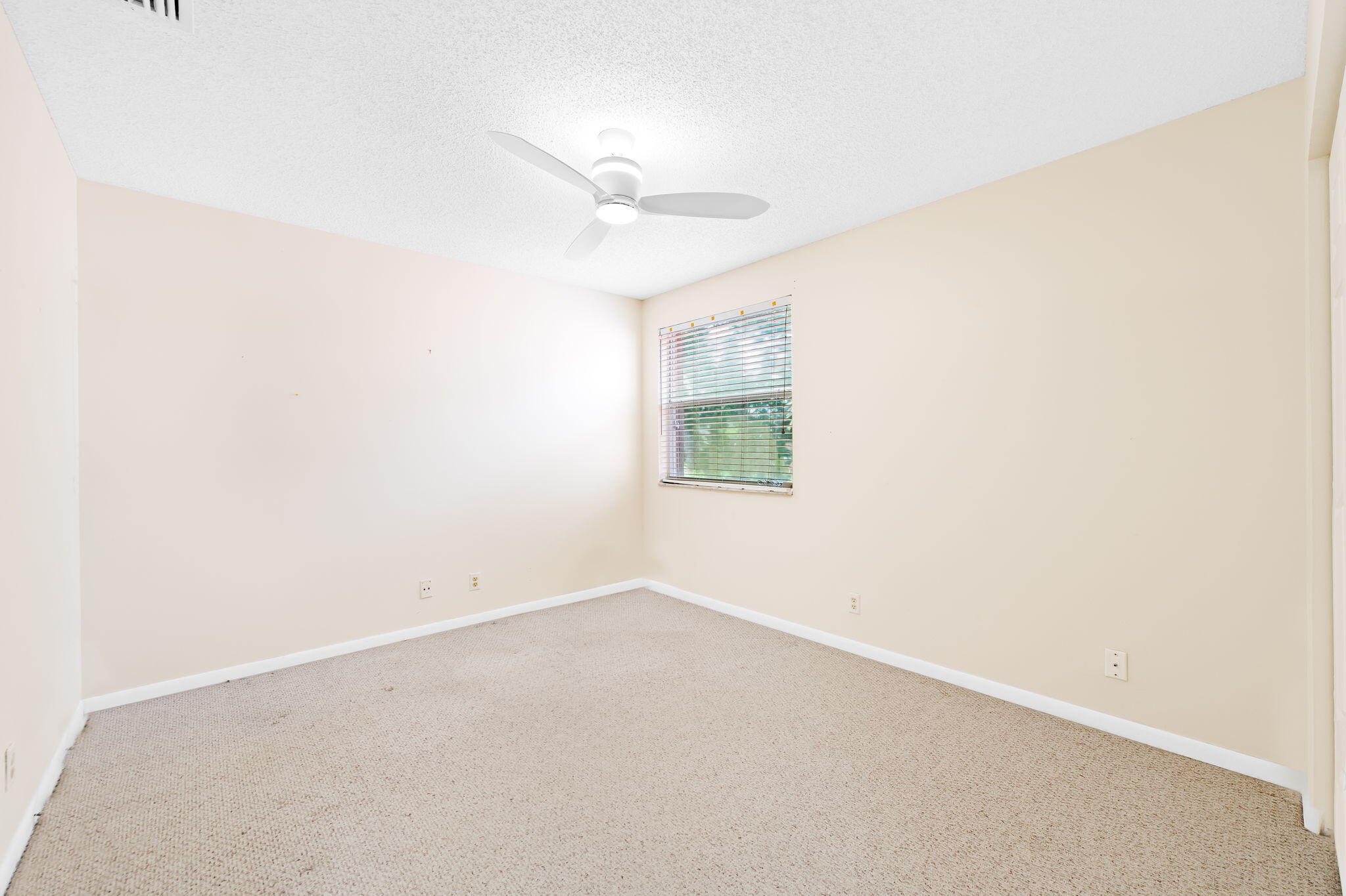 EMBASSY LAKES - Residential