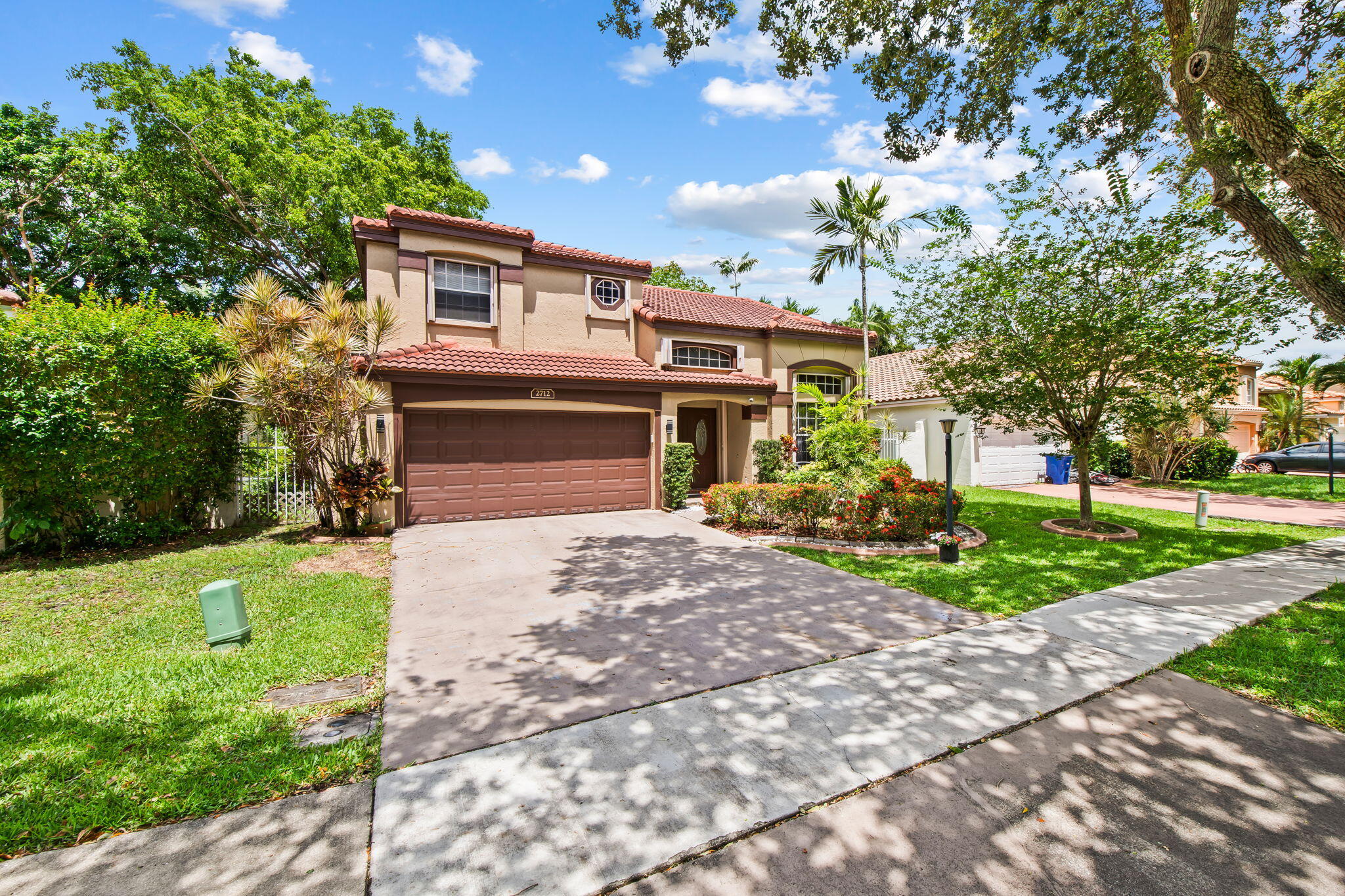 EMBASSY LAKES - Residential