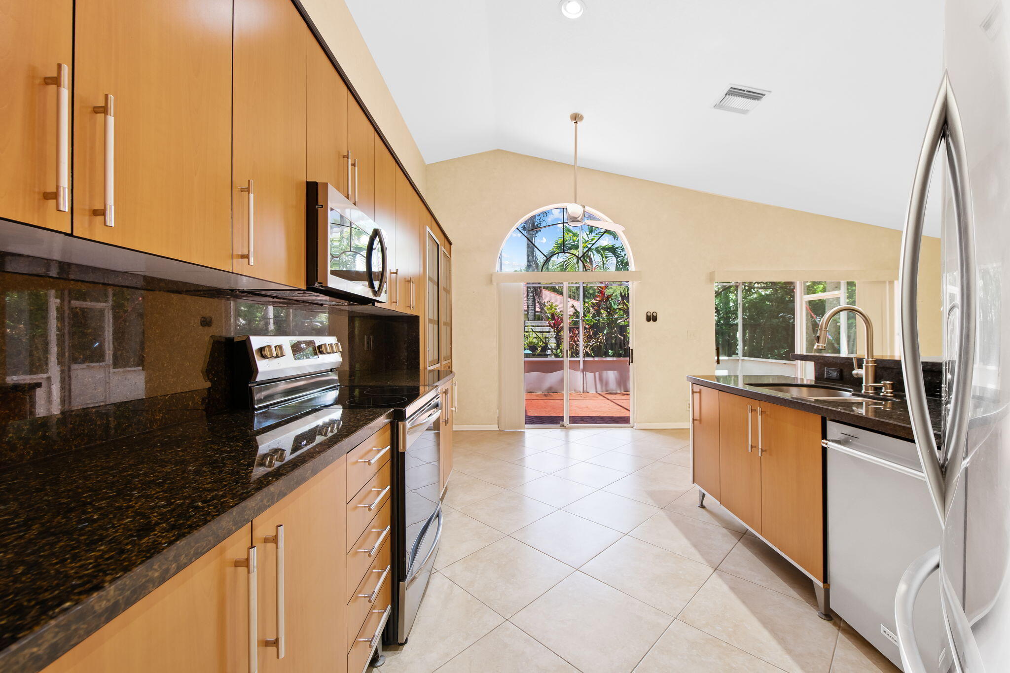 EMBASSY LAKES - Residential