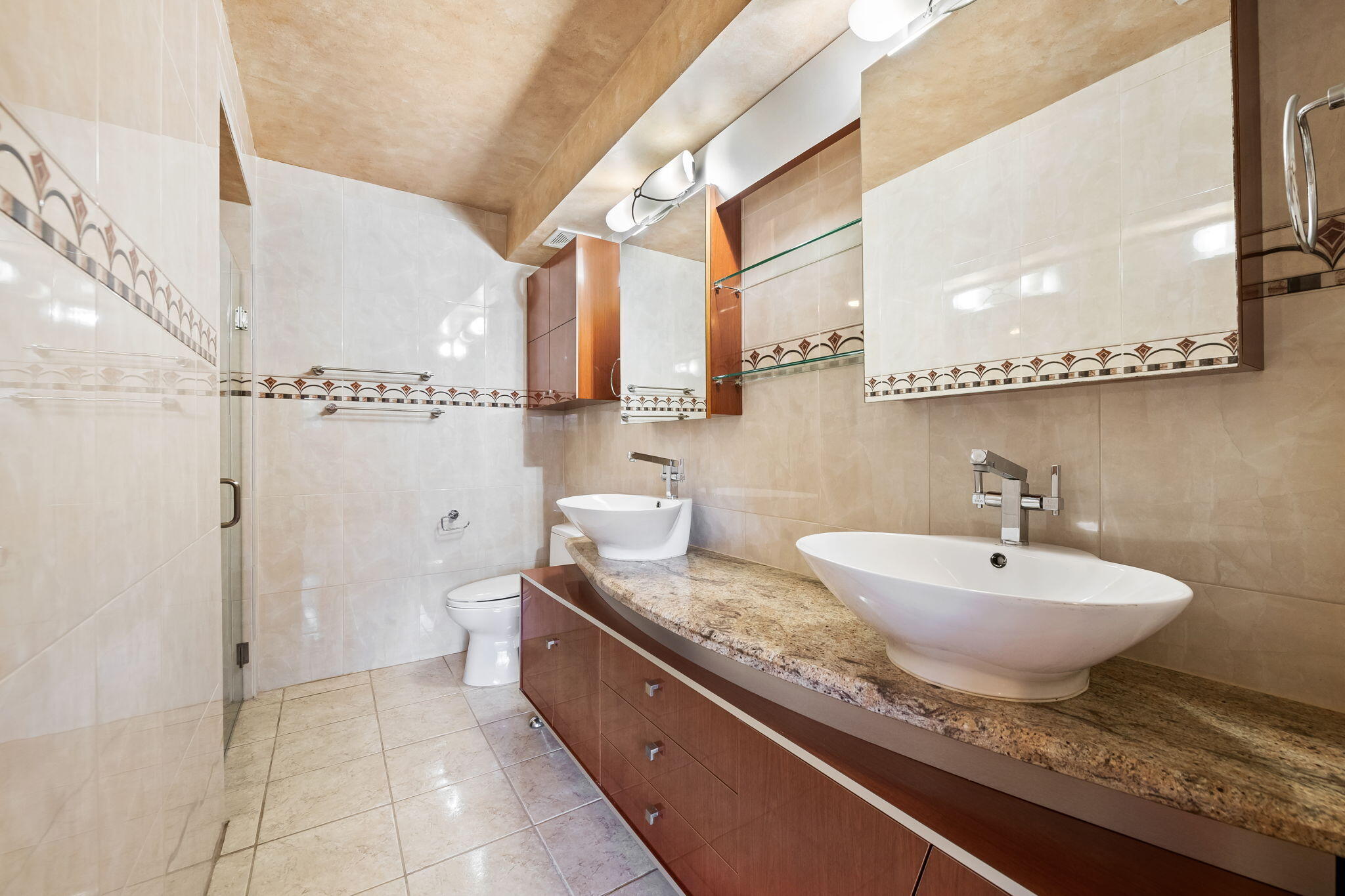 EMBASSY LAKES - Residential