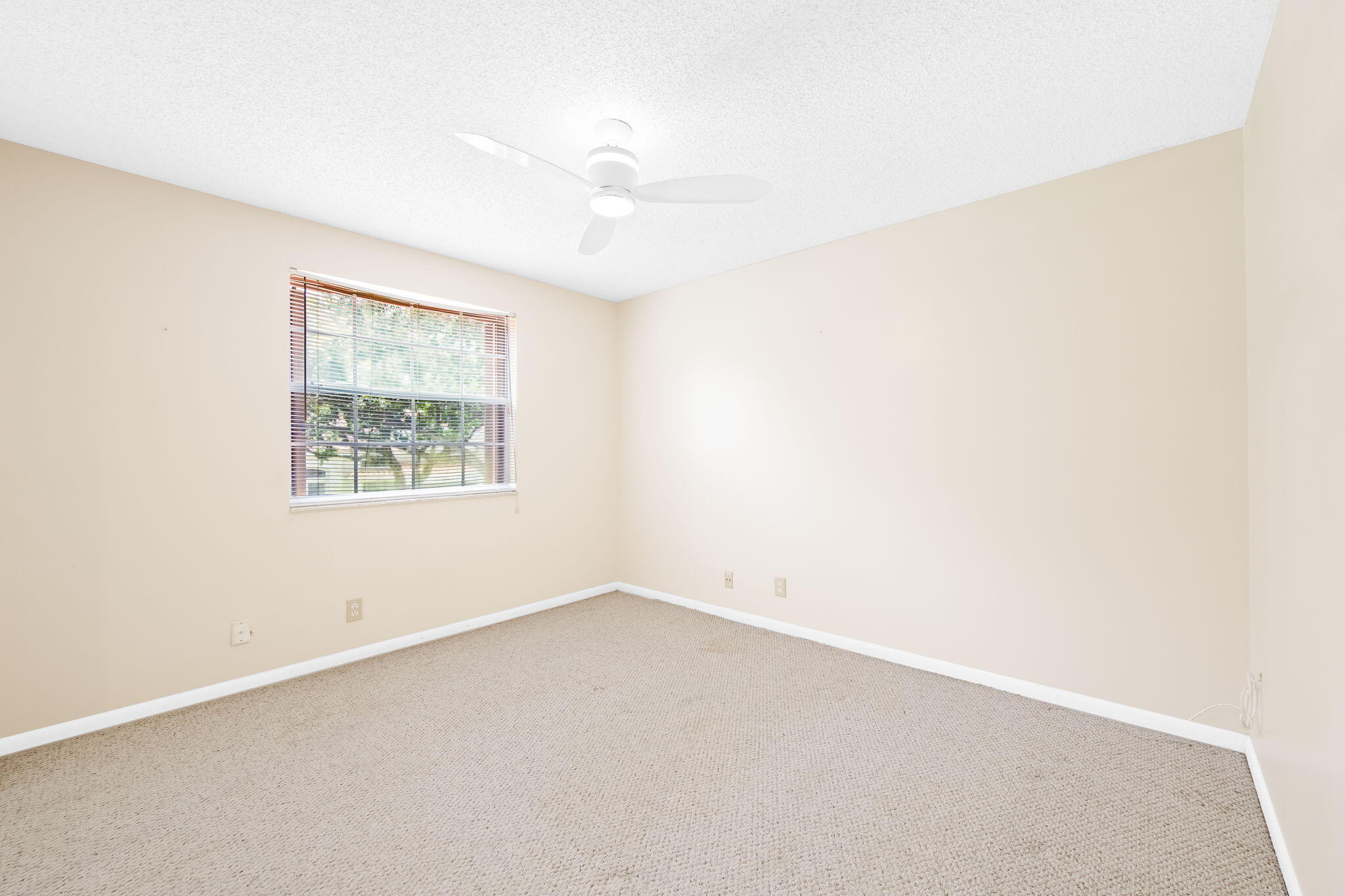 EMBASSY LAKES - Residential