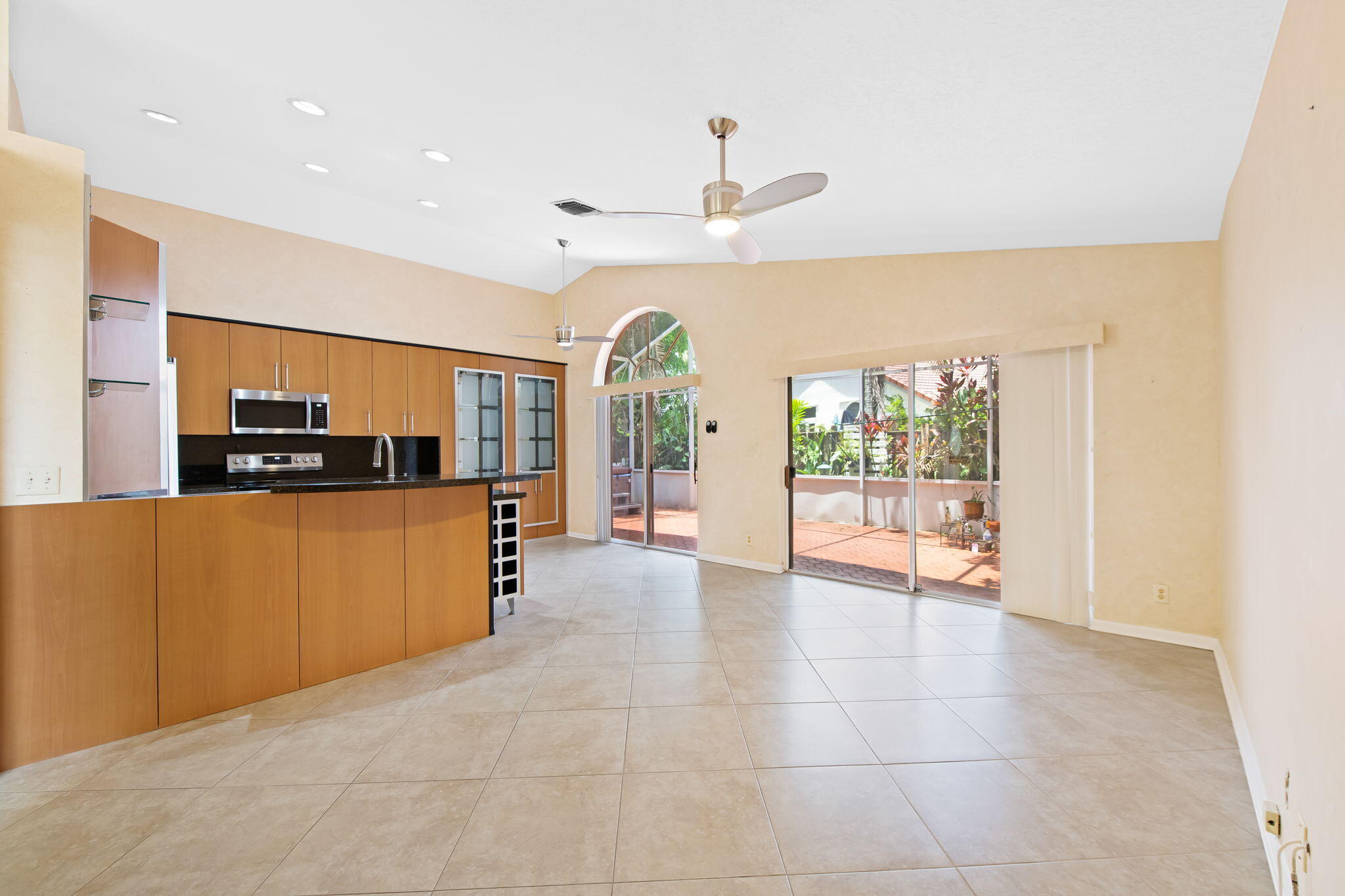 EMBASSY LAKES - Residential
