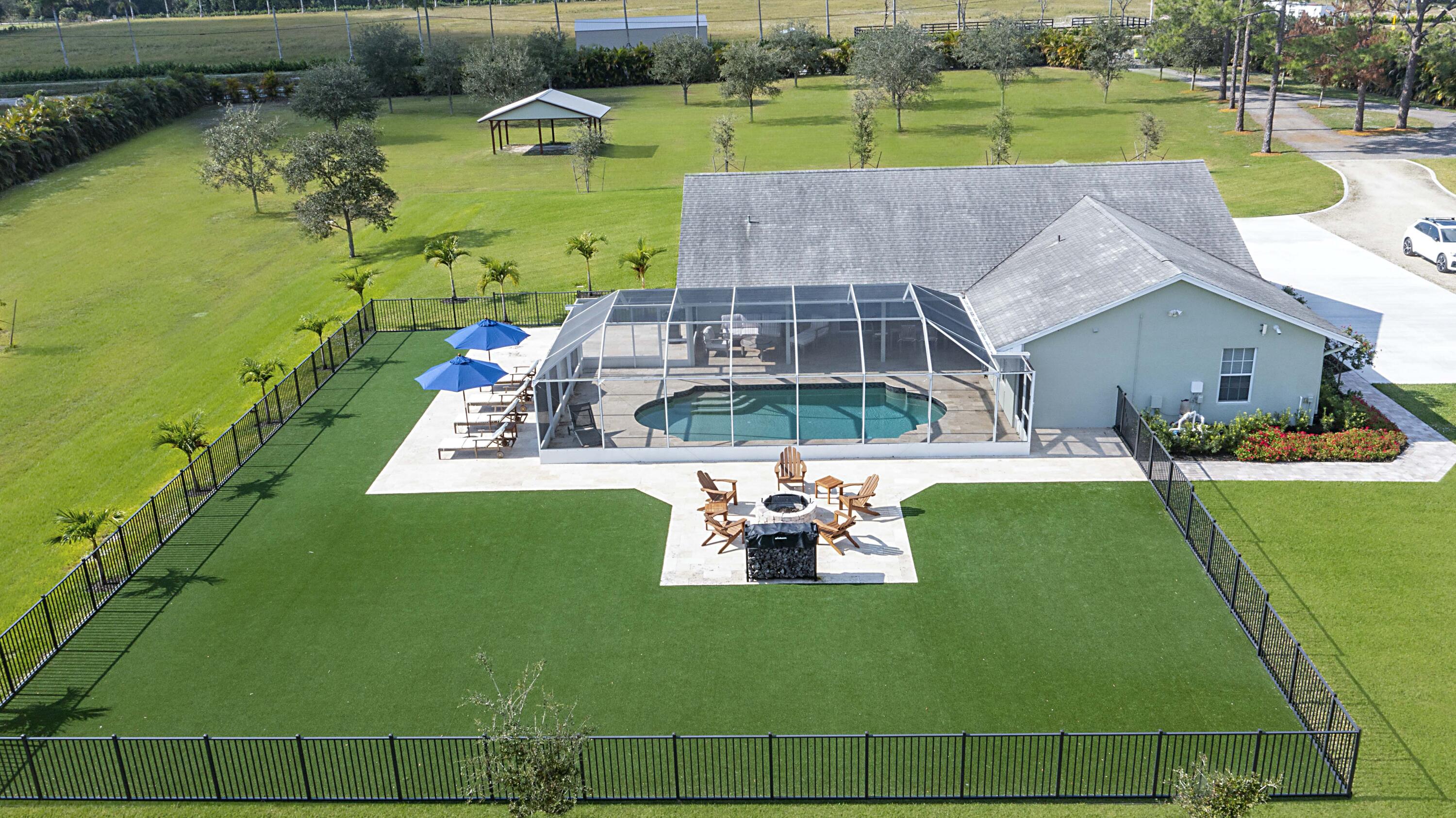 LOXAHATCHEE GROVES - Residential