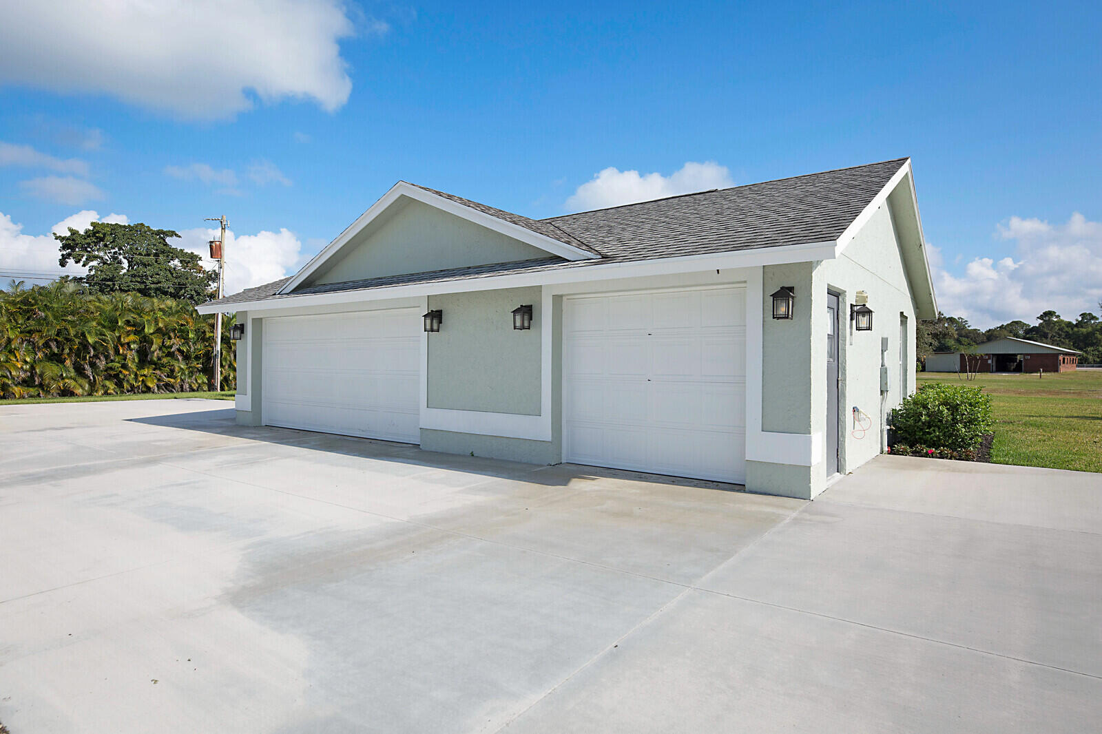 LOXAHATCHEE GROVES - Residential