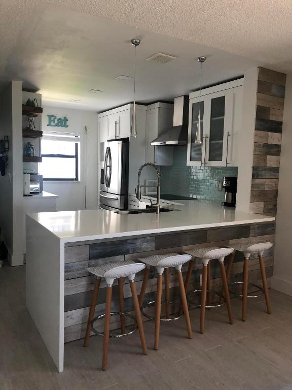 OCEAN HARBOUR CONDOMINIUM B - Residential Lease