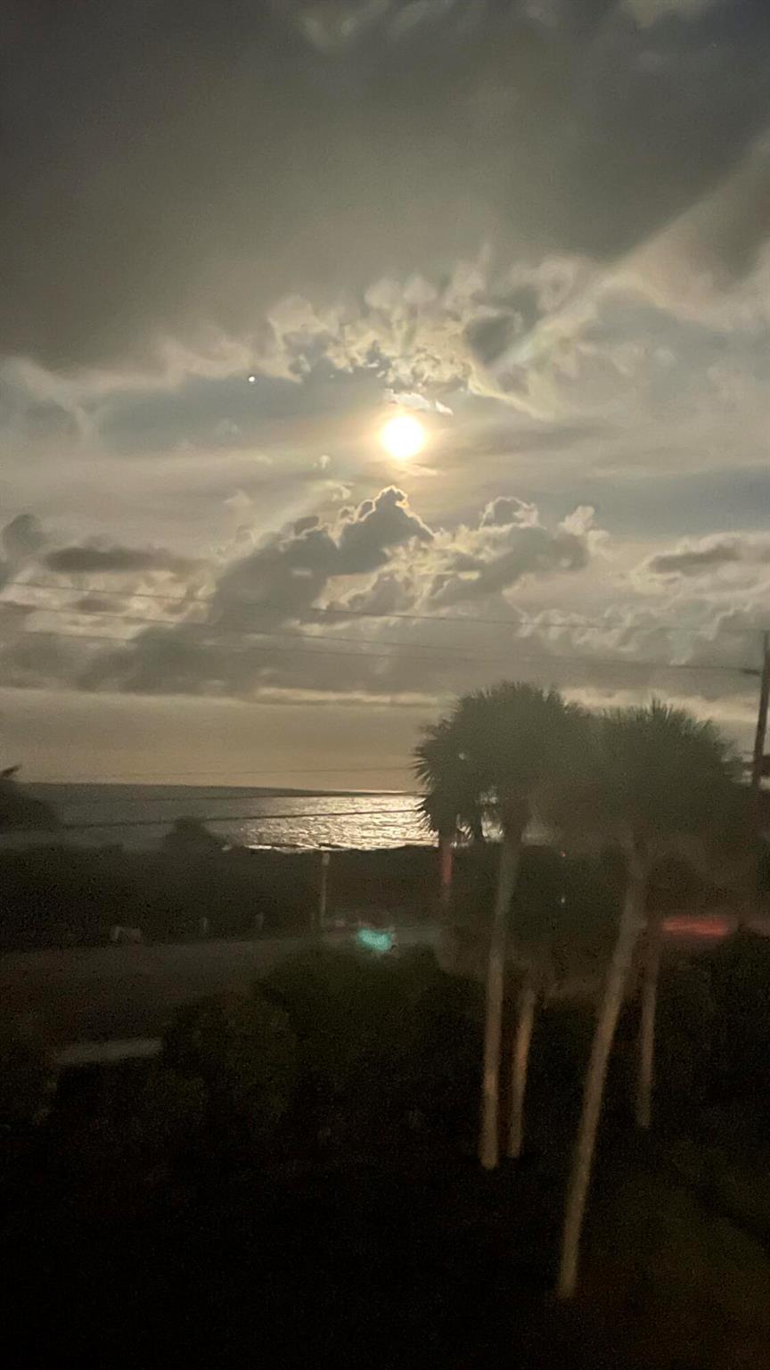 OCEAN HARBOUR CONDOMINIUM - Residential Lease