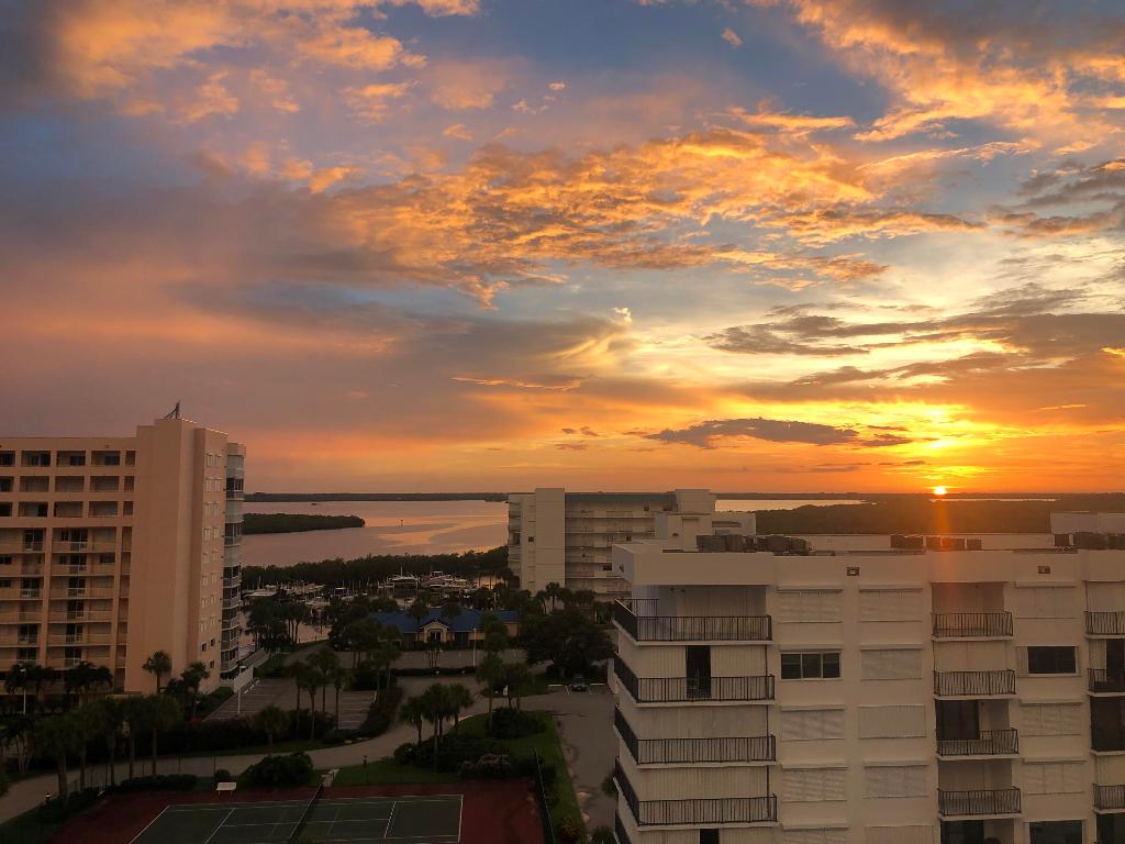 OCEAN HARBOUR CONDOMINIUM B - Residential Lease