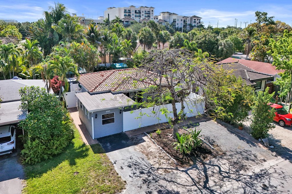 Photo of 1036 NE 9th Avenue, Fort Lauderdale, FL 33304 (MLS # B26024988)