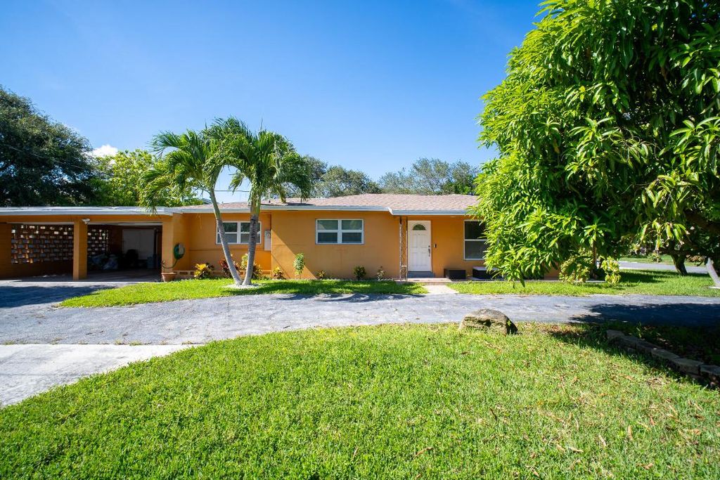 Photo of 117 SE 22nd Avenue, Boynton Beach, FL 33435 (MLS # R11115368)