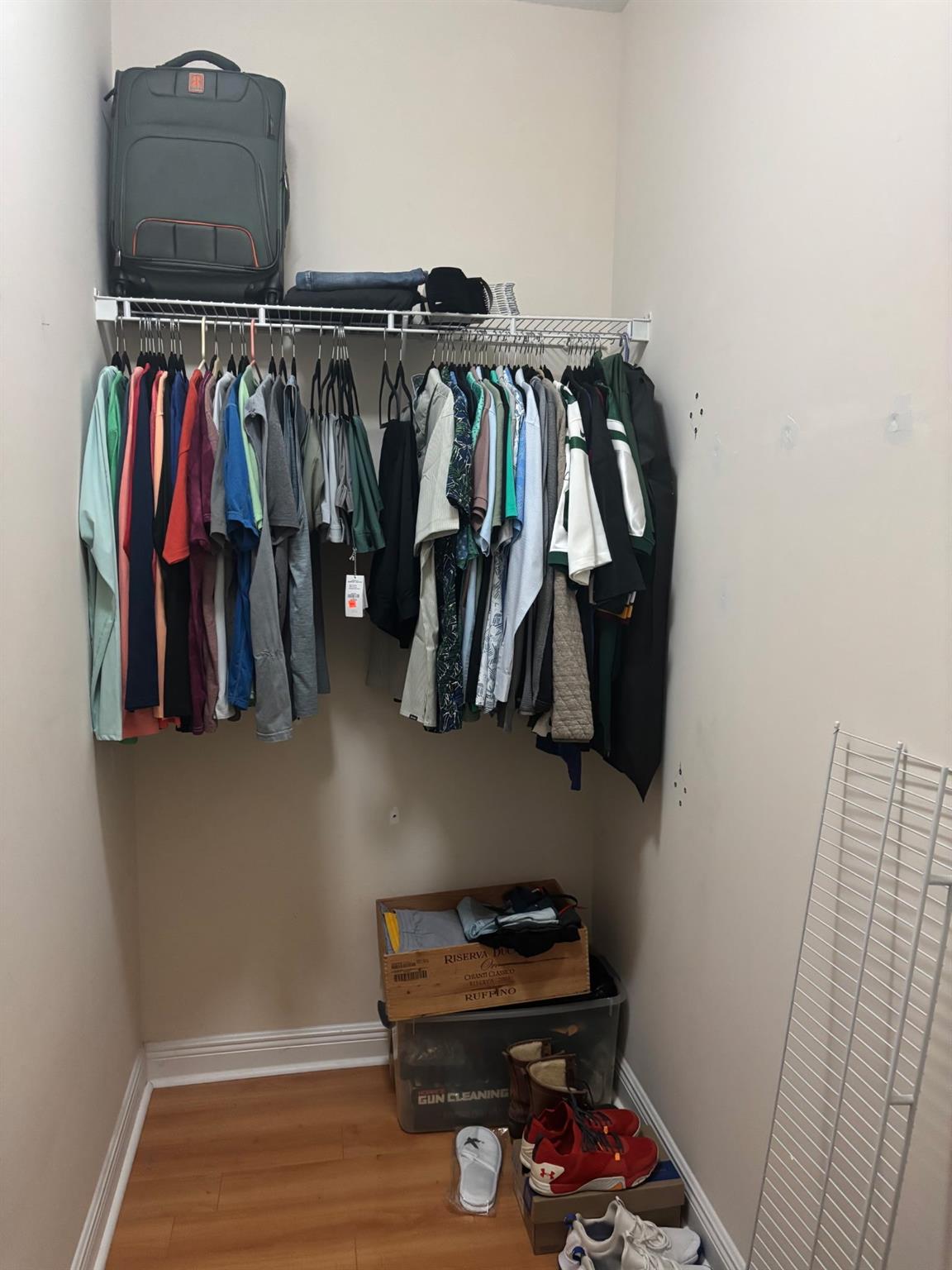 THE VILLAGE AT SAILBOAT B - Residential Lease