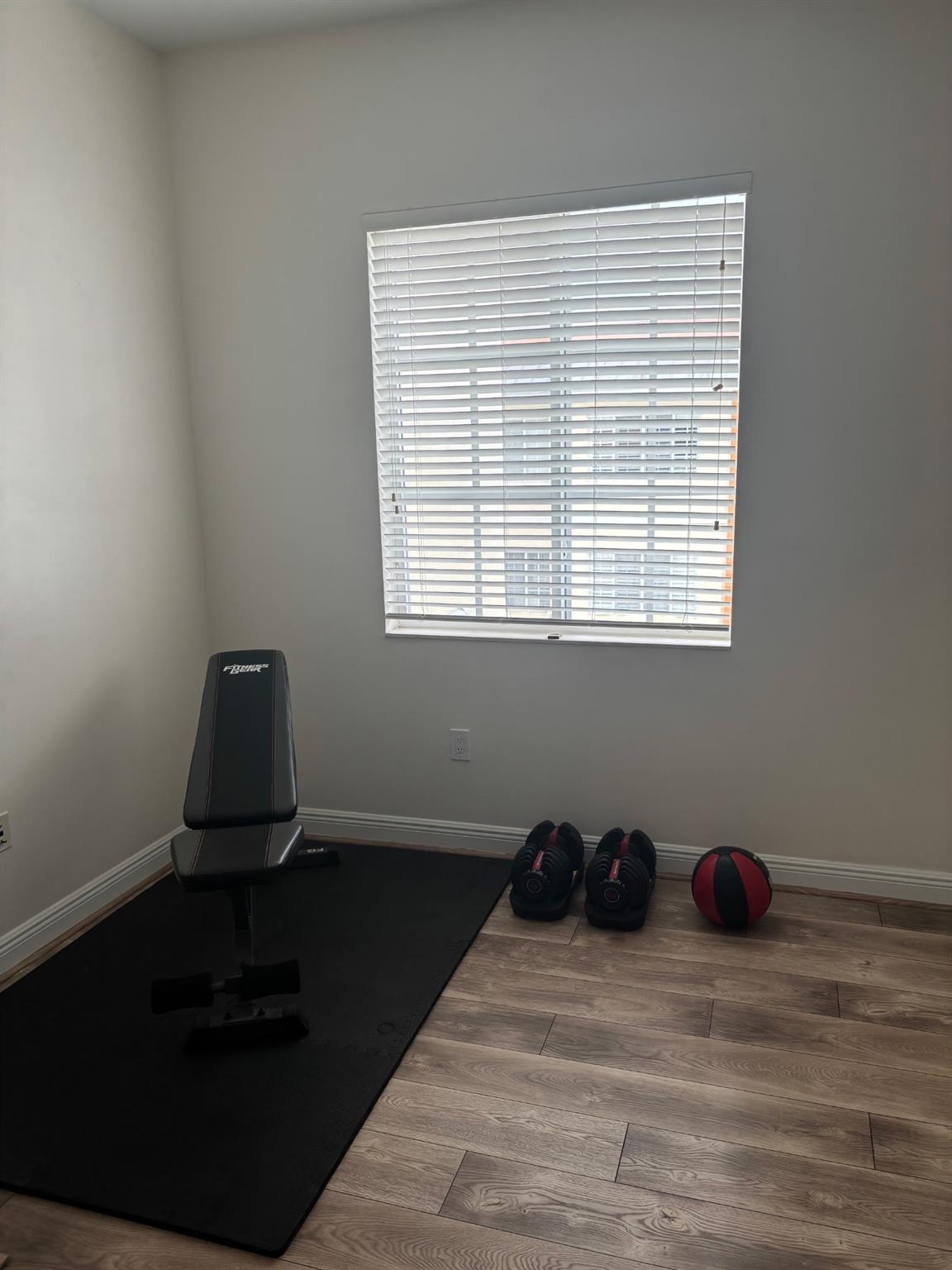 THE VILLAGE AT SAILBOAT B - Residential Lease