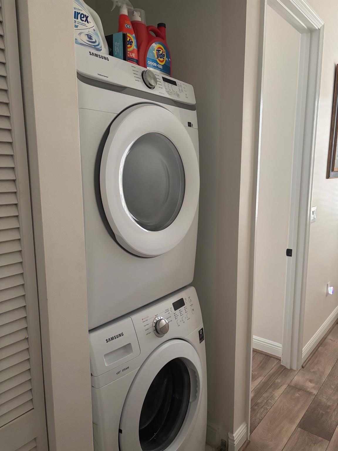 THE VILLAGE AT SAILBOAT B - Residential Lease