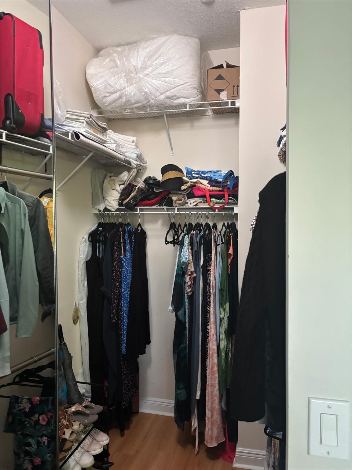 THE VILLAGE AT SAILBOAT B - Residential Lease