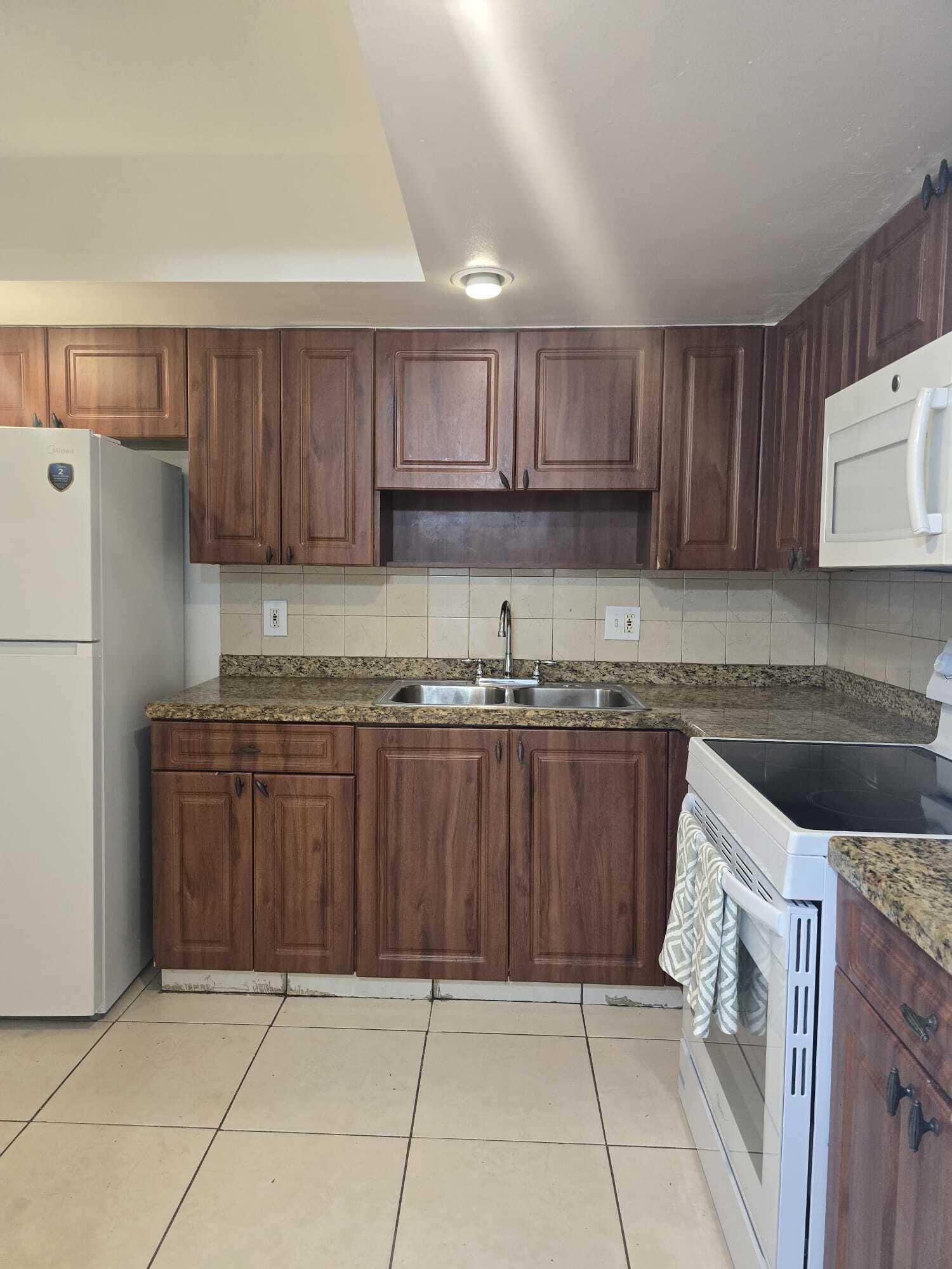 SILVER PALMS CONDO - Residential