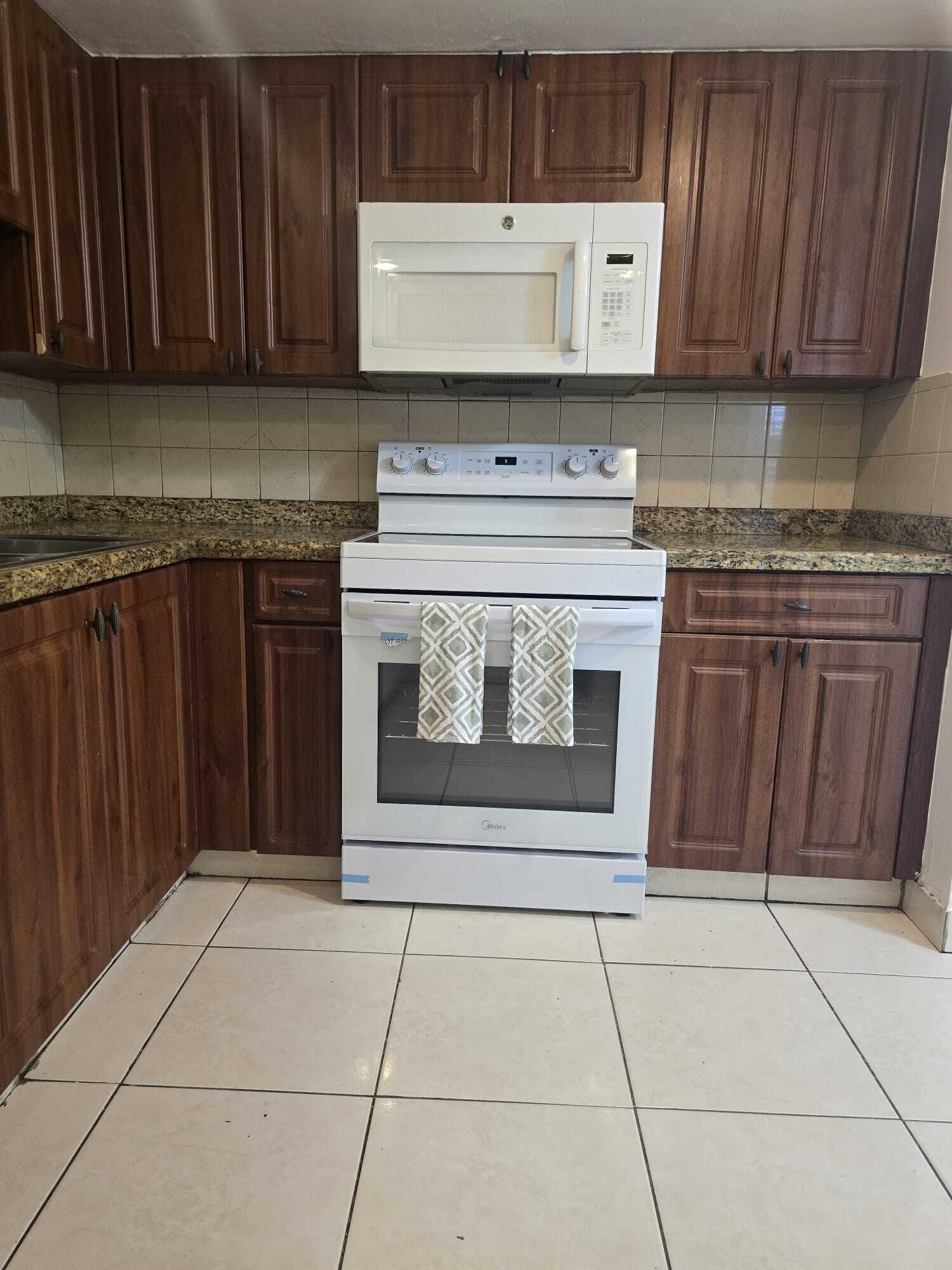 SILVER PALMS CONDO - Residential