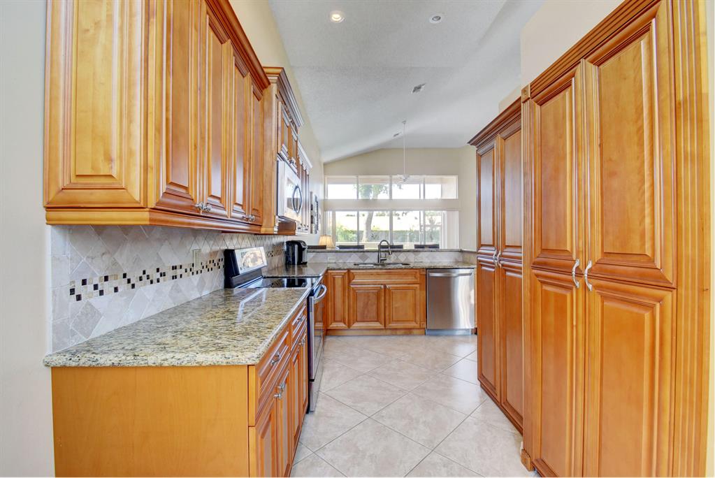 FAIRWAYS AT BOCA GOLF & TENNIS - Residential