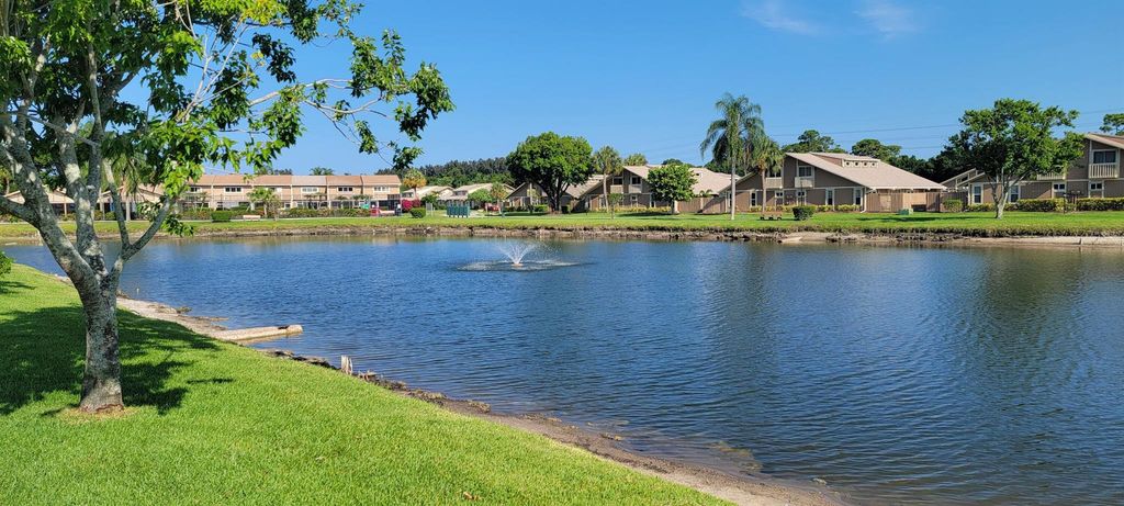 Photo of 54 Maplecrest Circle, Jupiter, FL 33458 (MLS # R10991485)