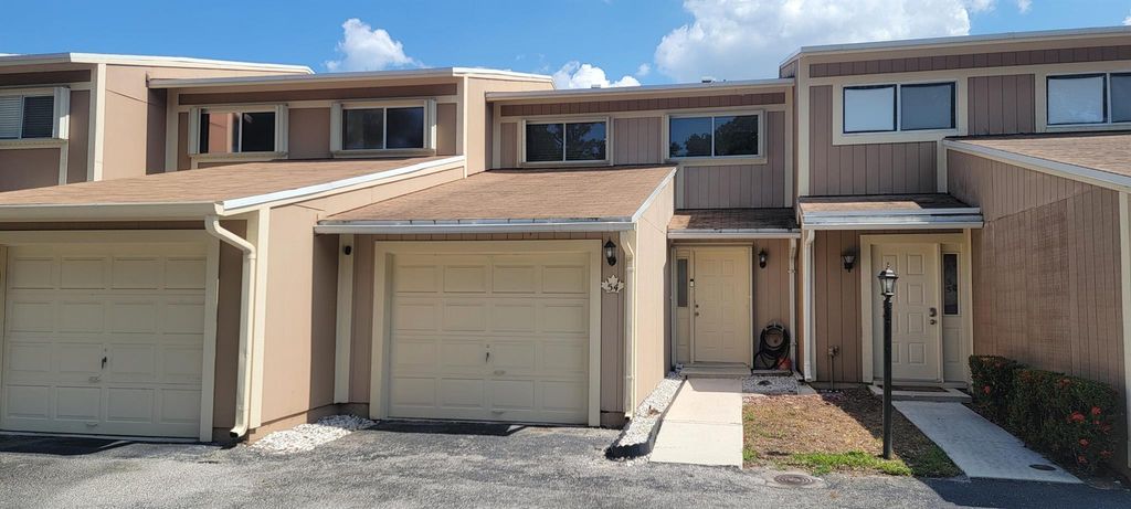 Photo of 54 Maplecrest Circle, Jupiter, FL 33458 (MLS # R10991485)