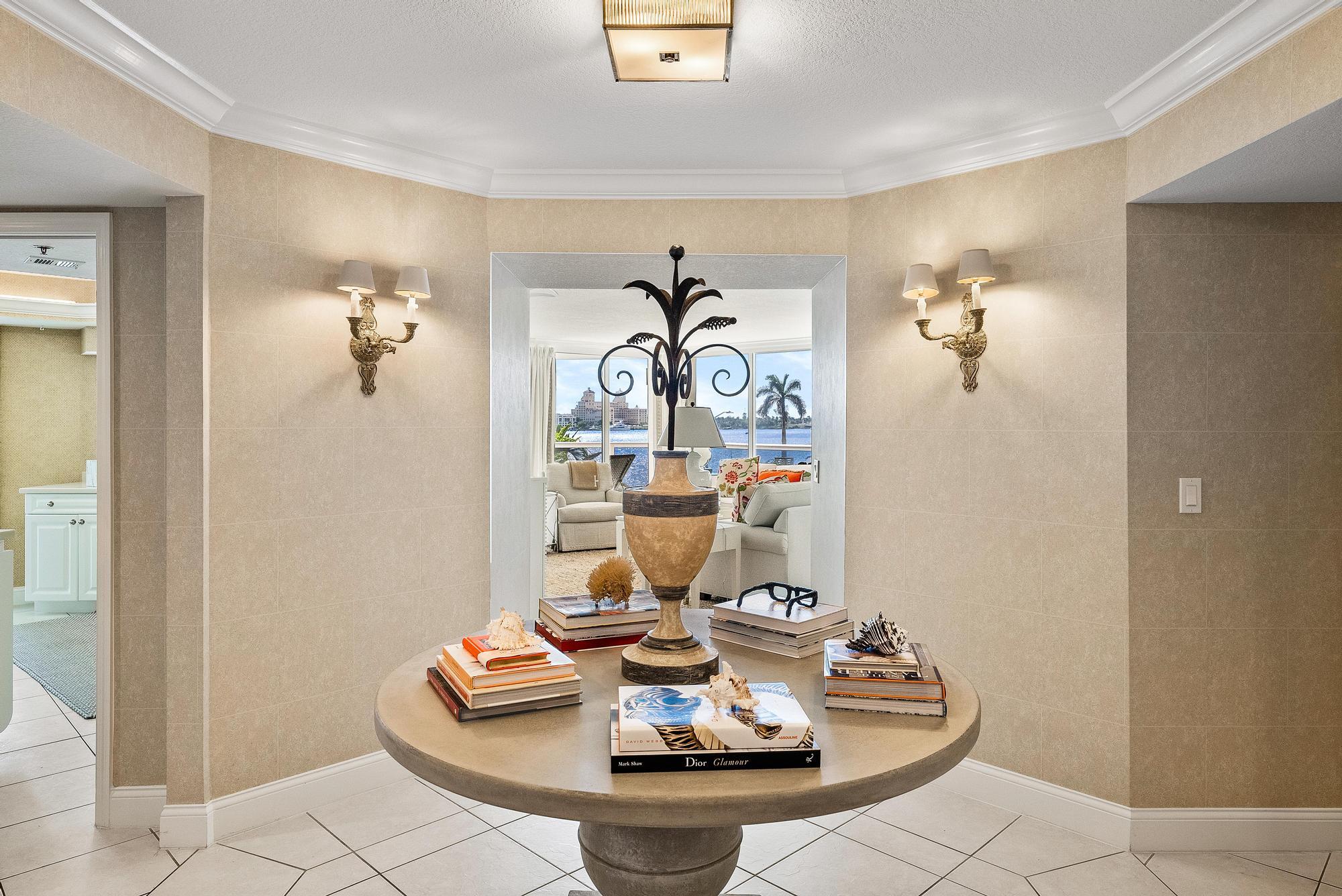 Villa Del Lago - Residential