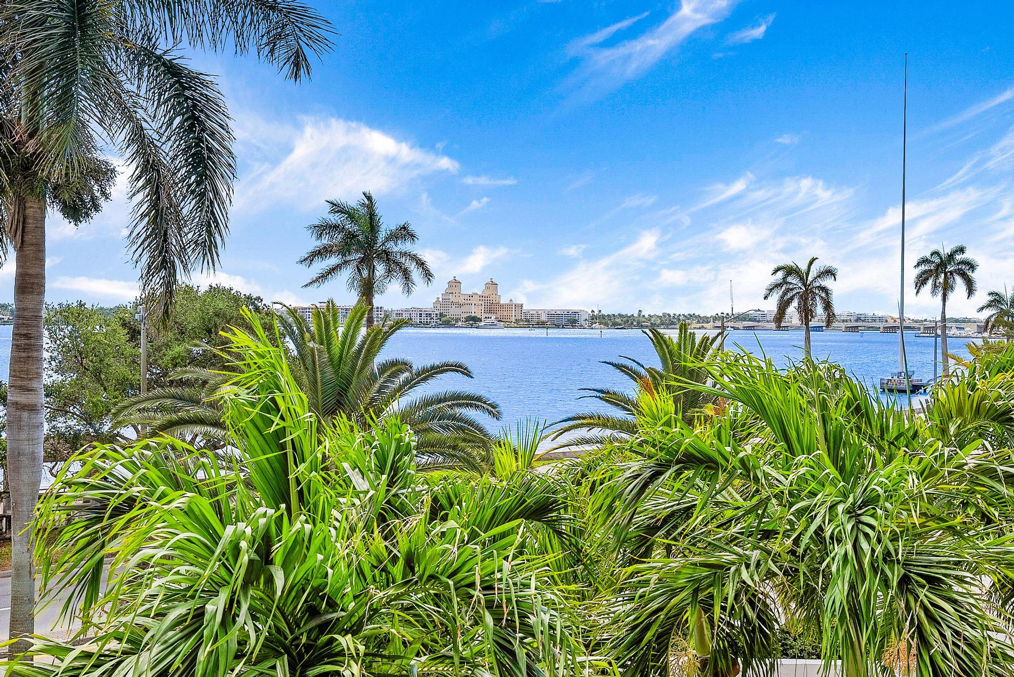 Villa Del Lago - Residential