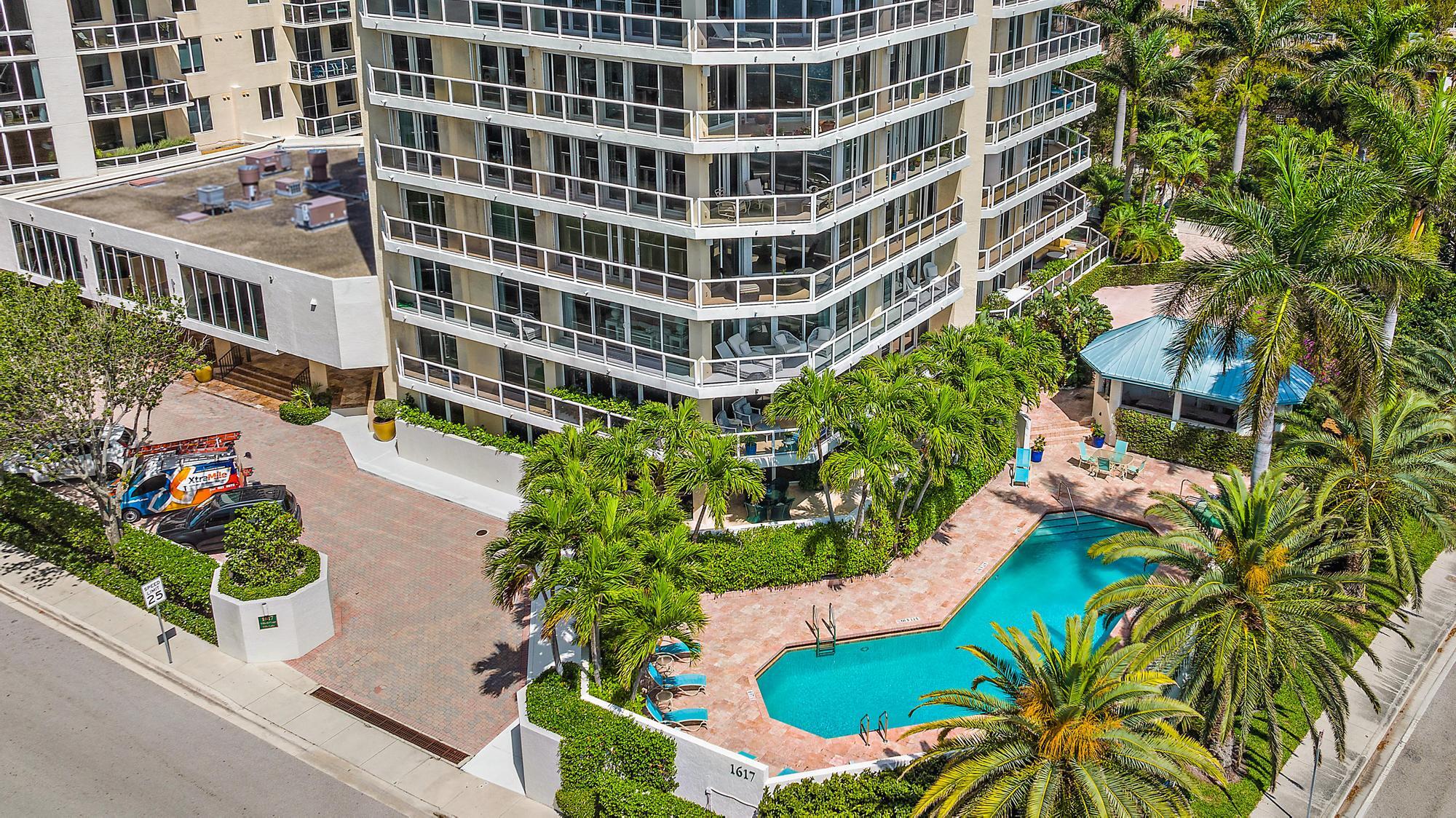 Villa Del Lago - Residential