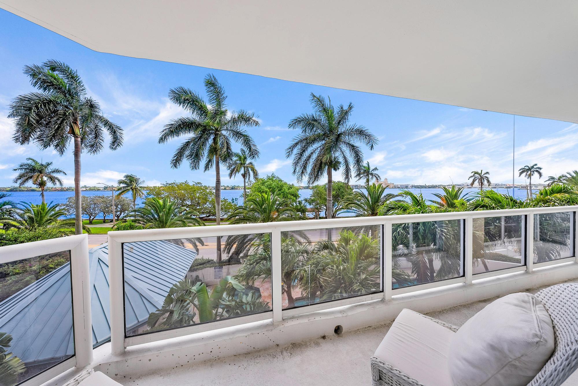 Villa Del Lago - Residential