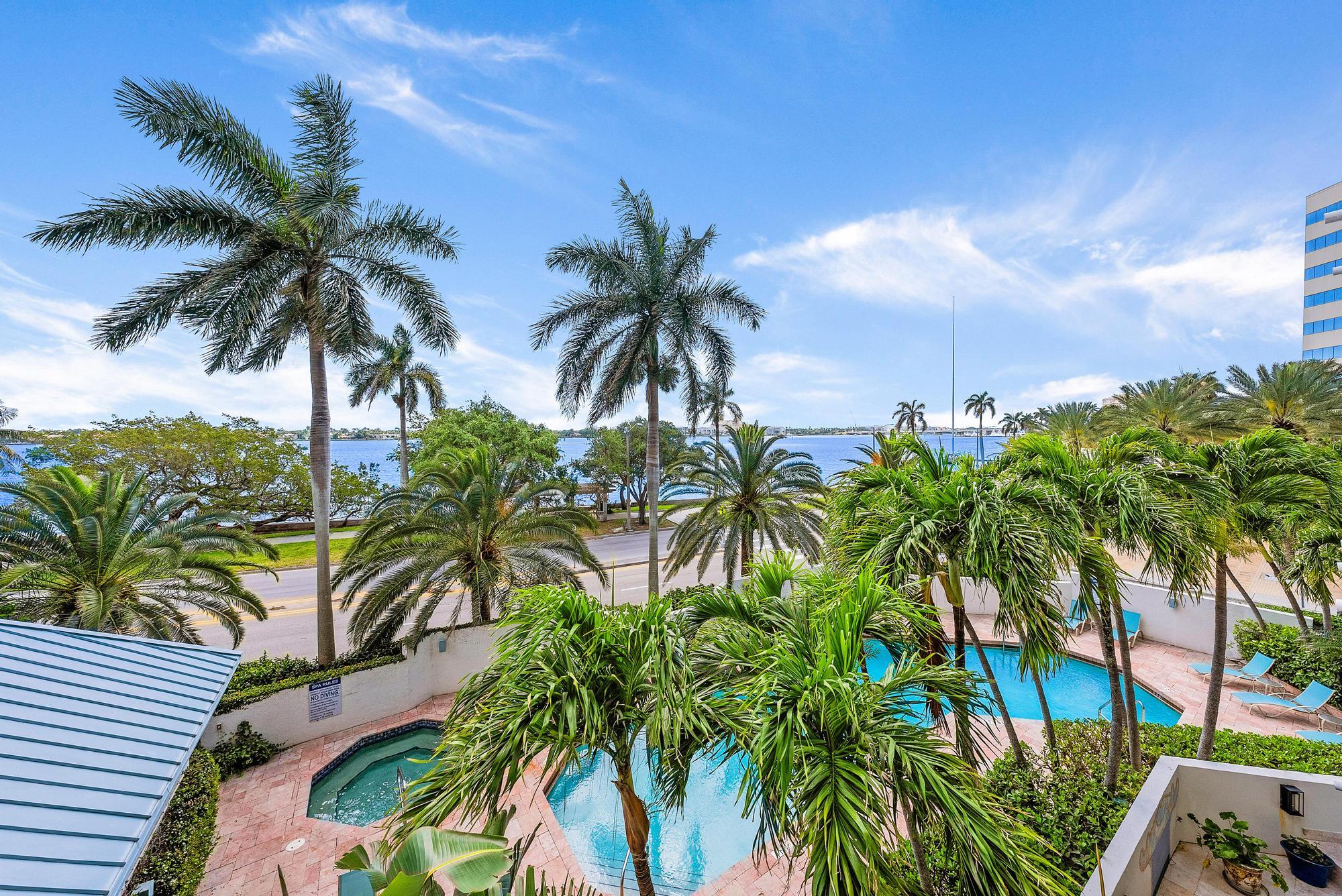 Villa Del Lago - Residential