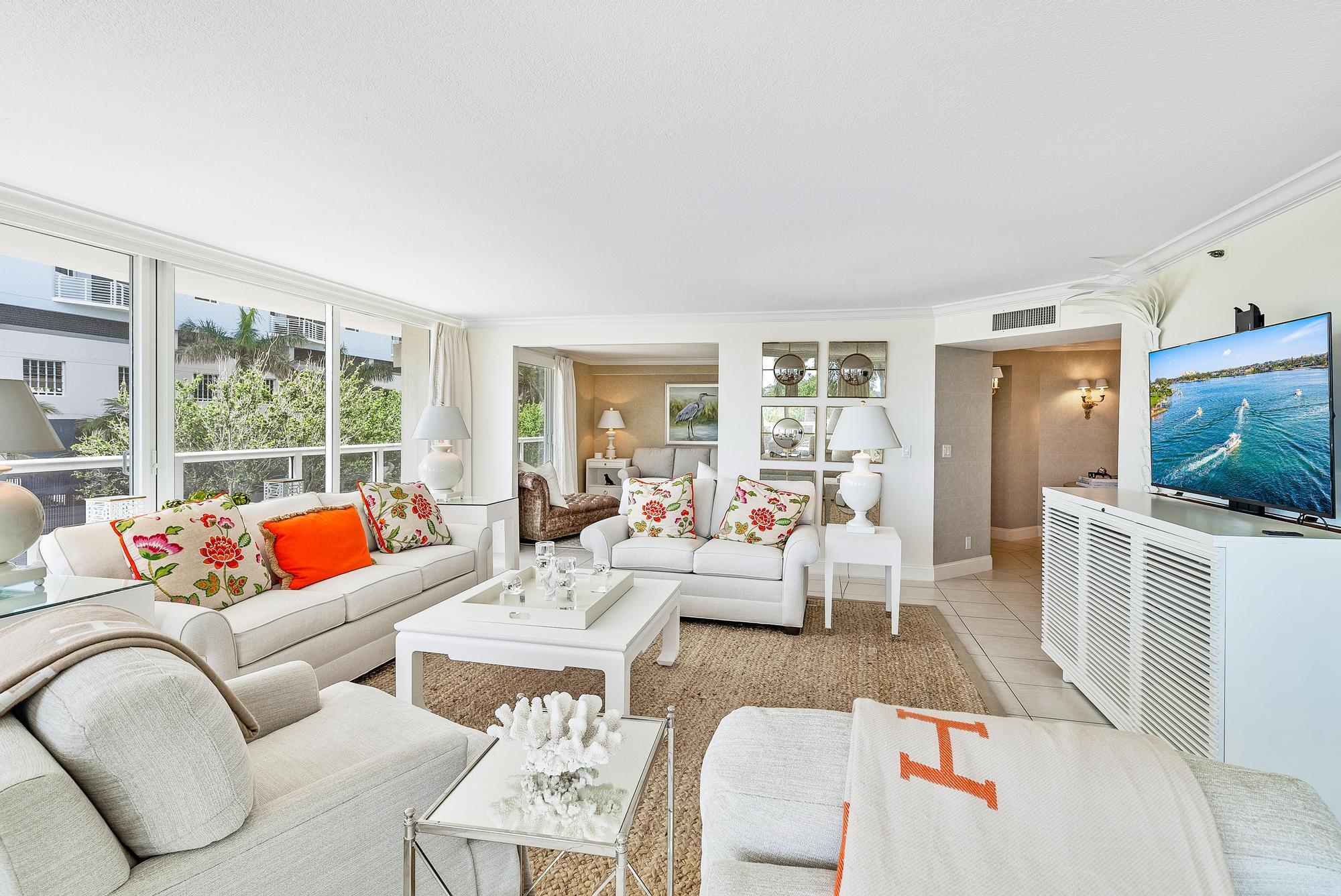 Villa Del Lago - Residential