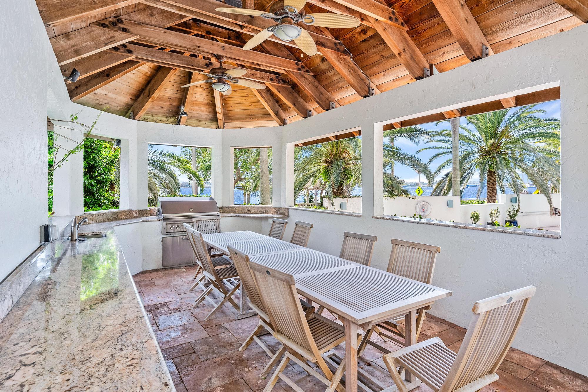 Villa Del Lago - Residential