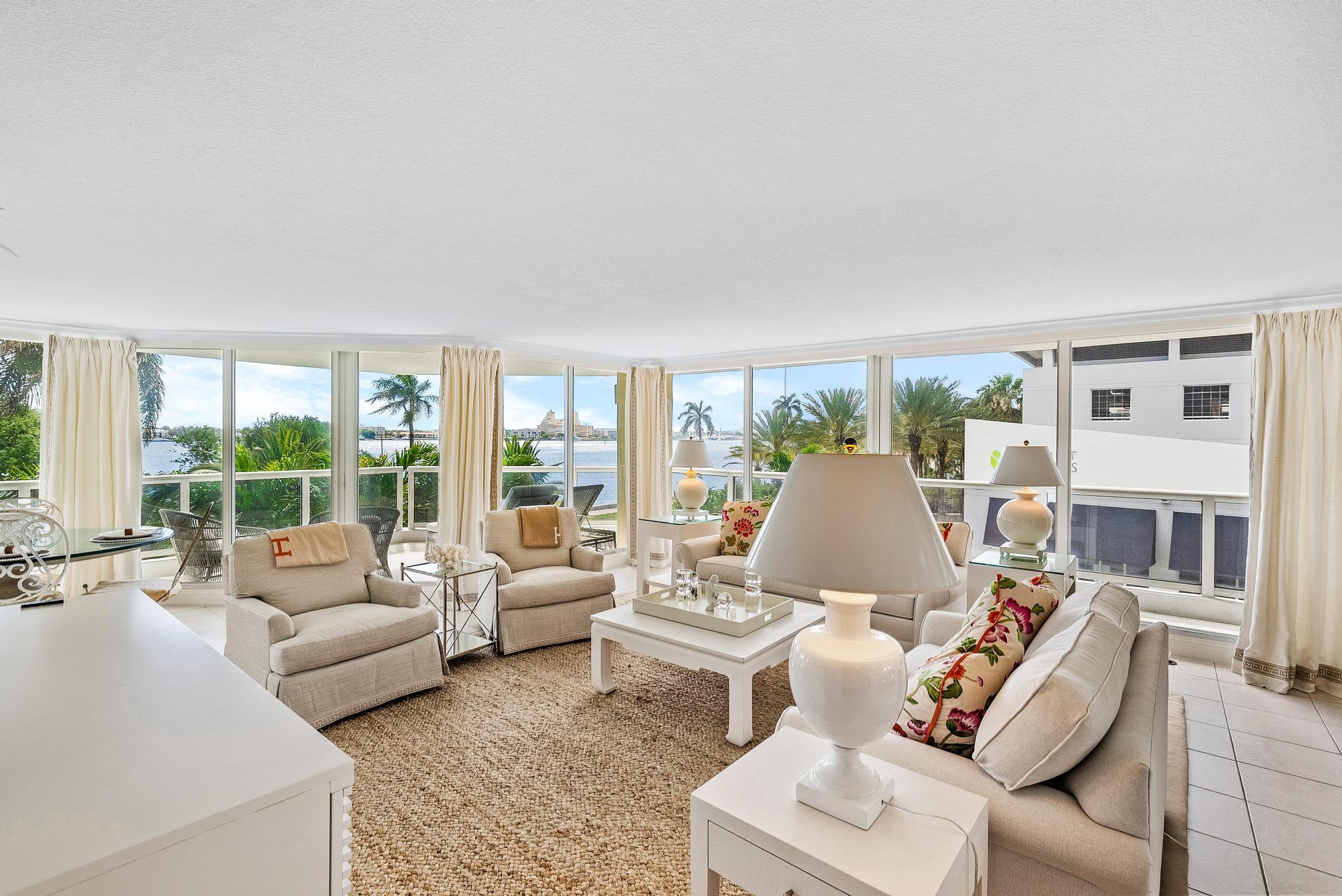 Villa Del Lago - Residential