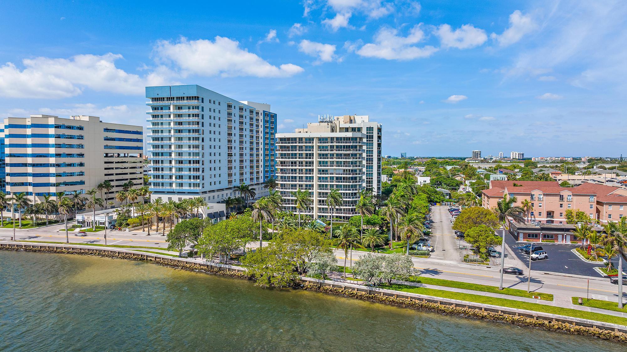 Villa Del Lago - Residential