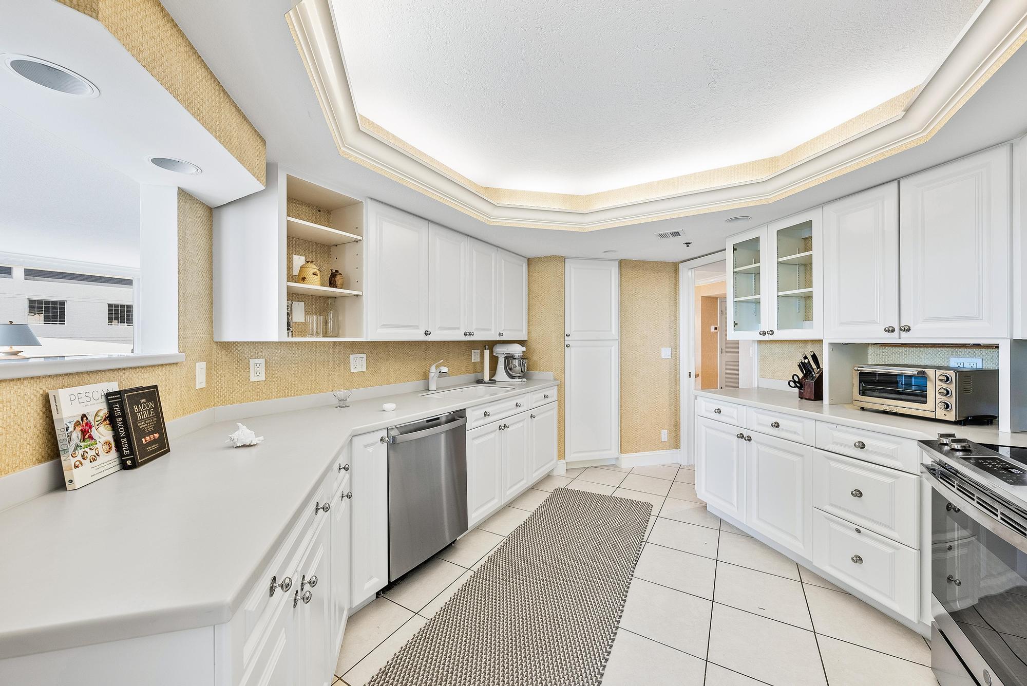 Villa Del Lago - Residential