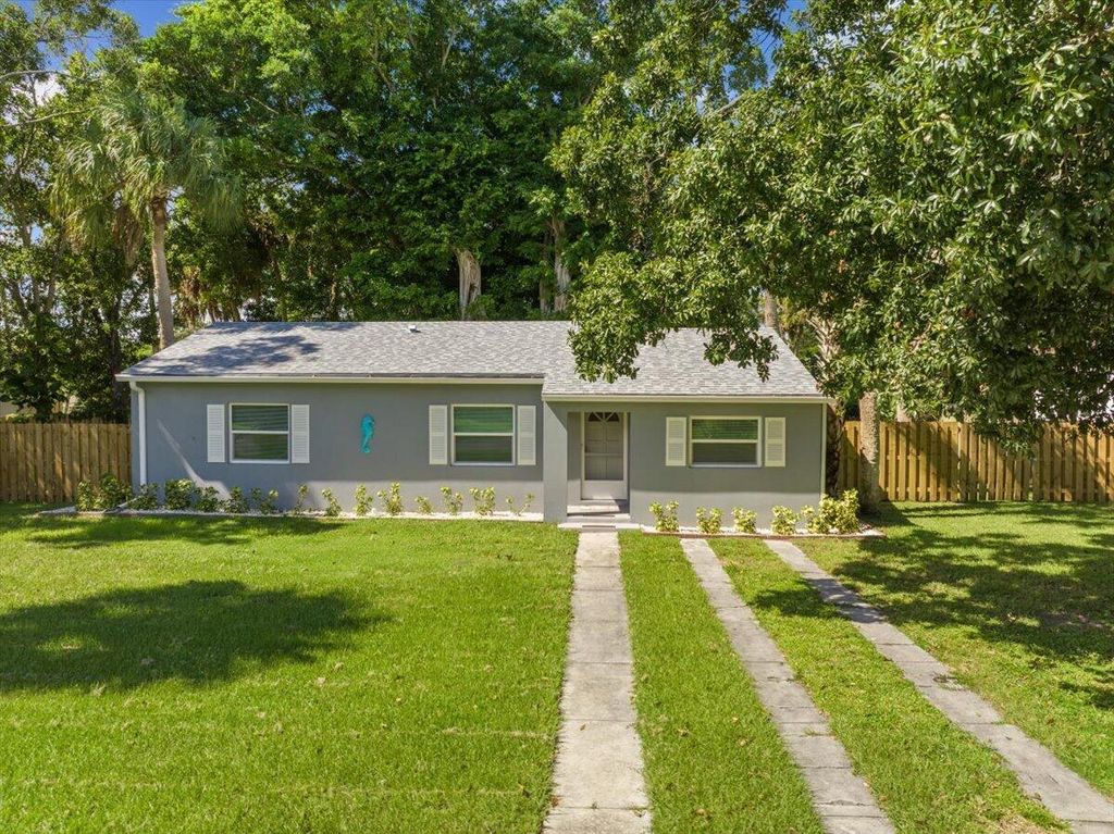 Photo of 807 S 12th Street, Fort Pierce, FL 34950 (MLS # R11135518)