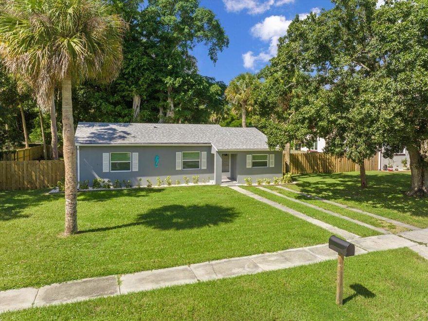 Renovated and move-in ready, this comfortable 3 bed / 2 bath + bonus family room is just minutes away from the famous Fort Pierce Inlet/Jetty! With no HOA, you're able to bring your boat and cast a line anytime! Enjoy downtown vibes nearby featuring shopping, dining, music venues, art, and theater!