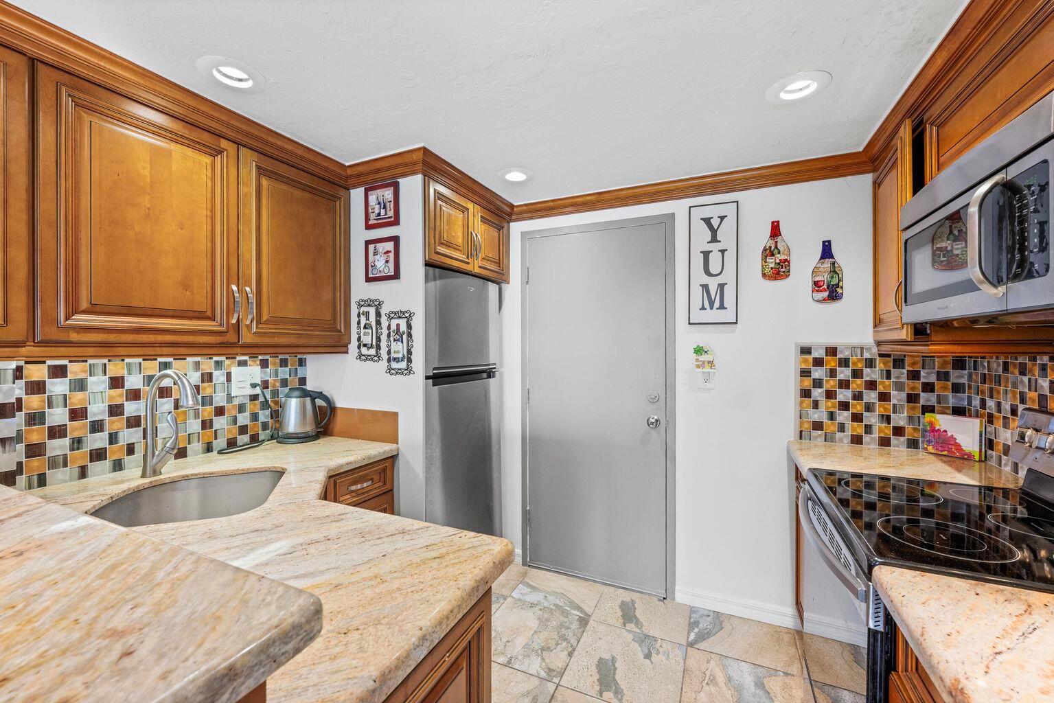 CORAL LAKE TOWER CONDO - Residential
