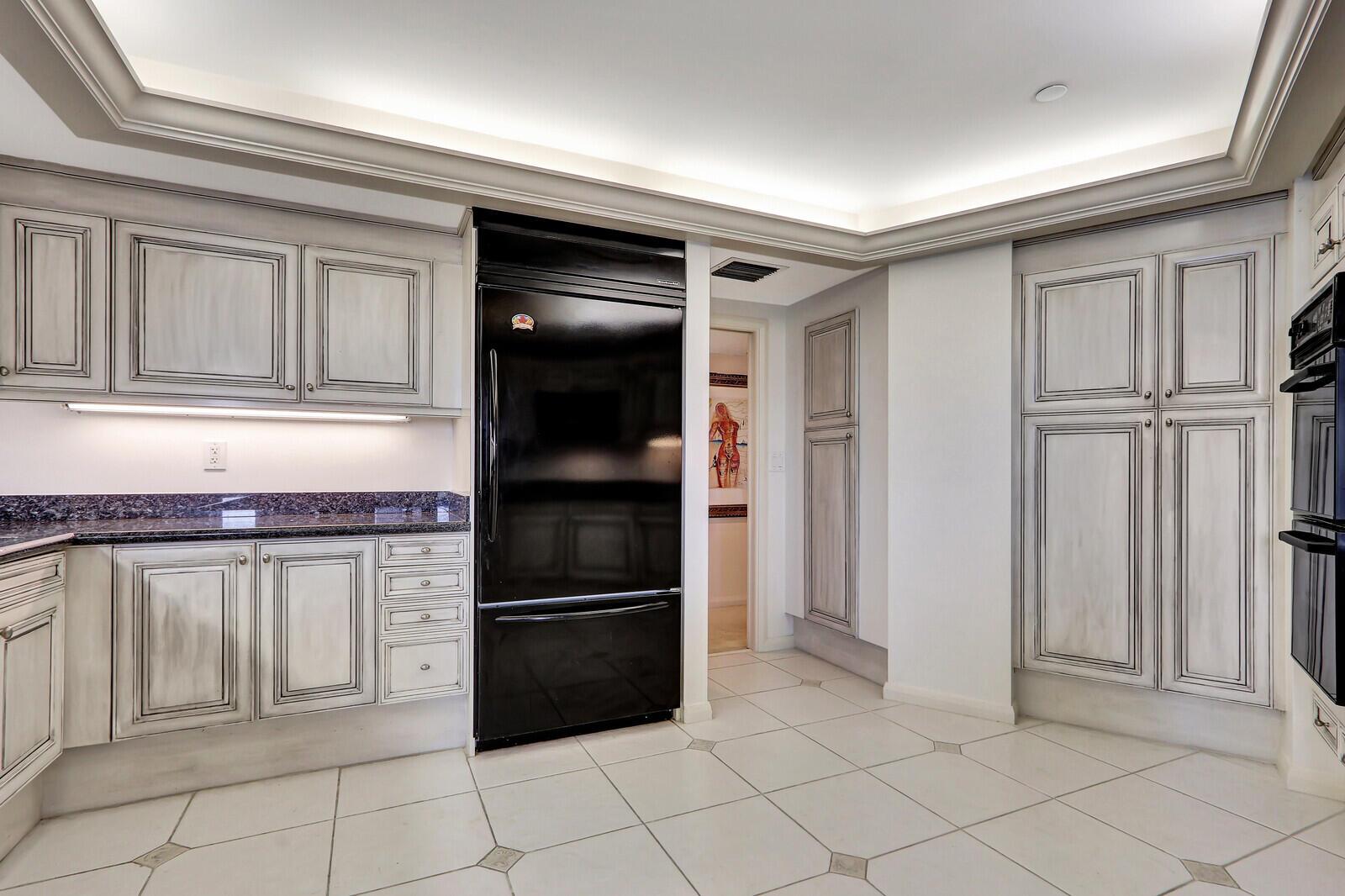 OLD PORT COVE LAKE POINT TOWER - Residential