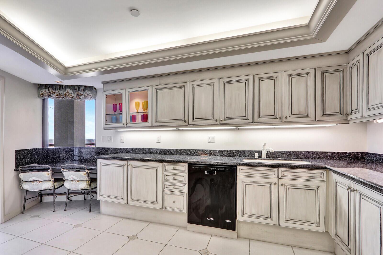 OLD PORT COVE LAKE POINT TOWER - Residential