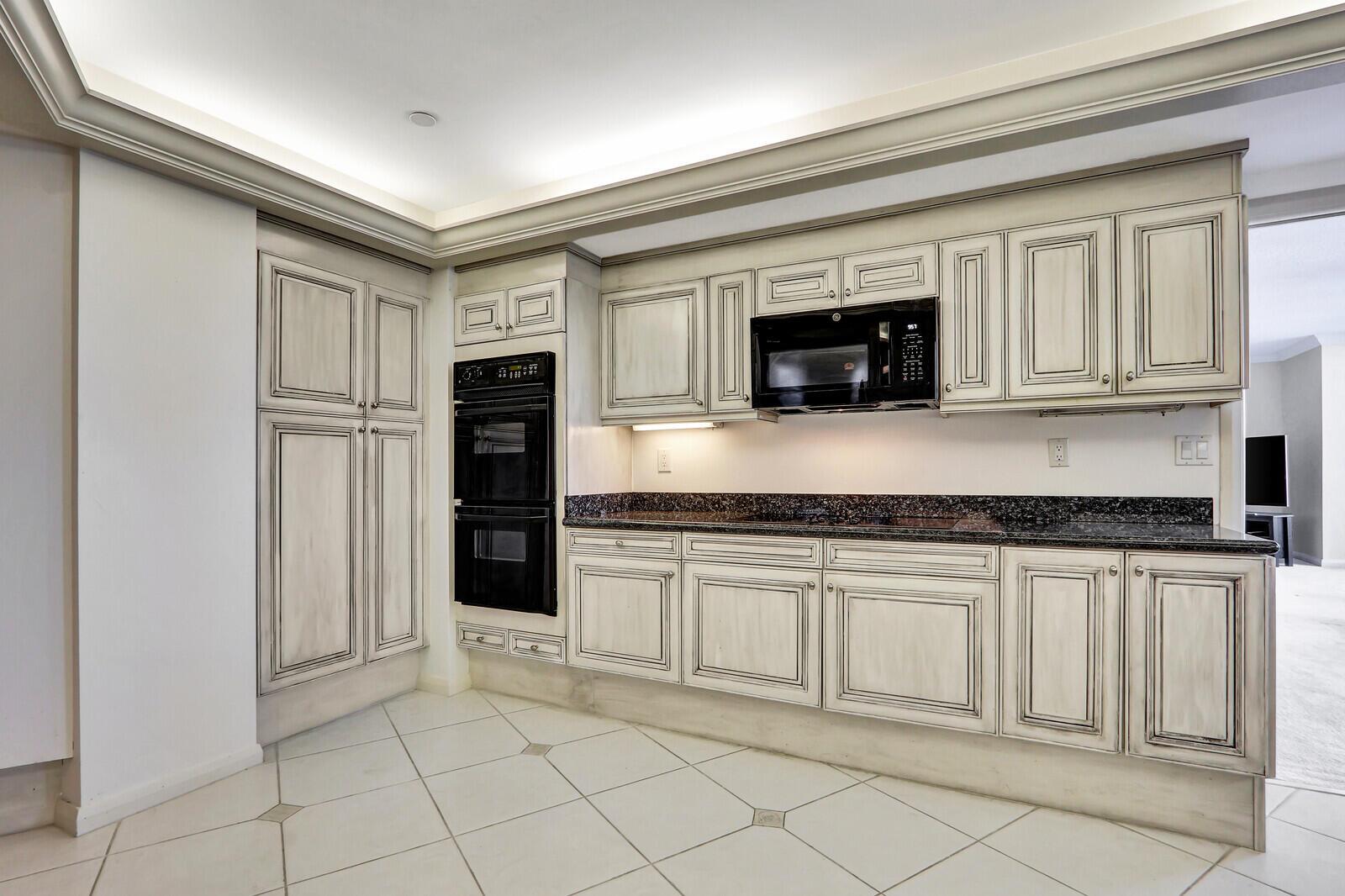 OLD PORT COVE LAKE POINT TOWER - Residential