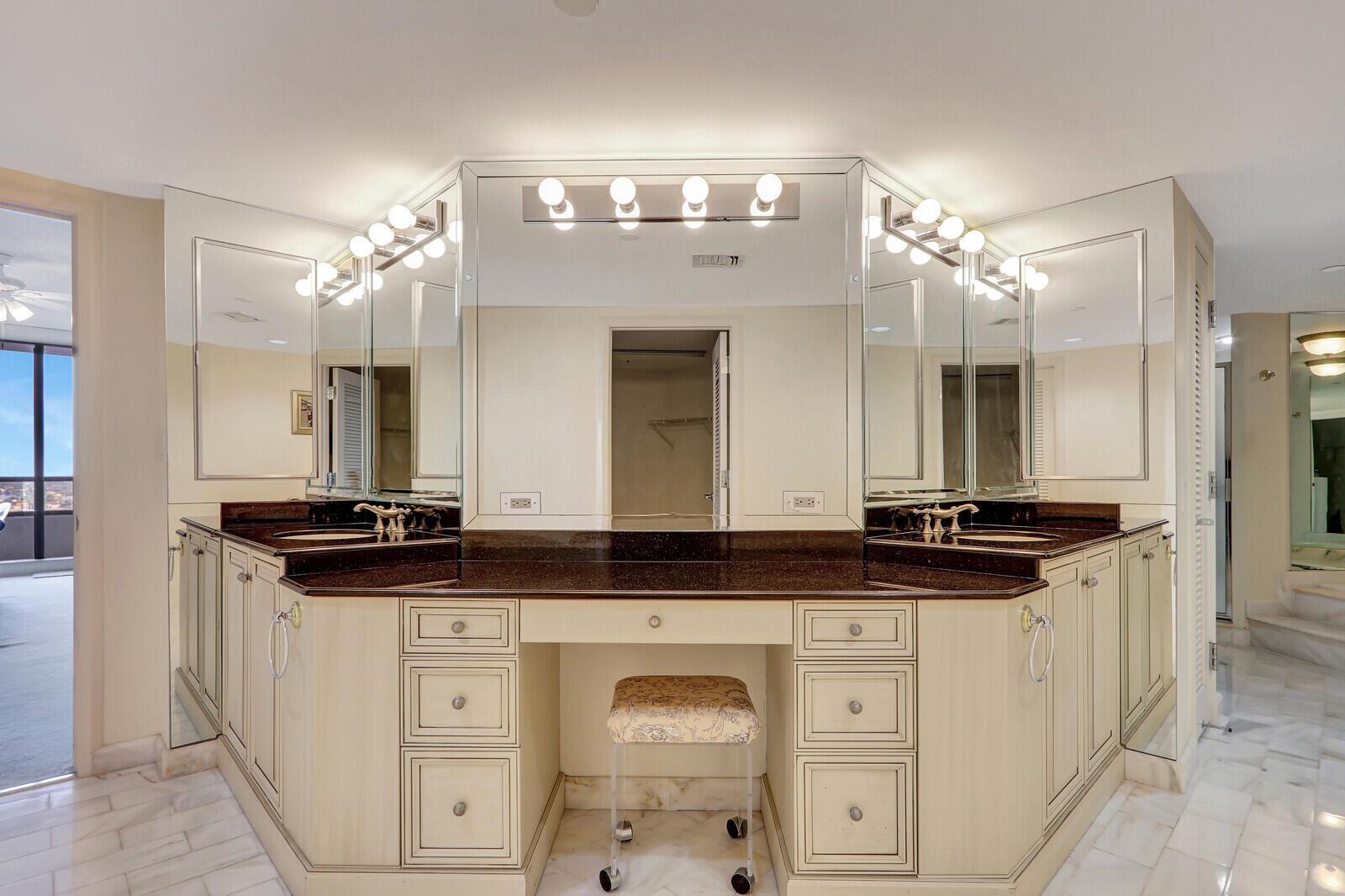 OLD PORT COVE LAKE POINT TOWER - Residential