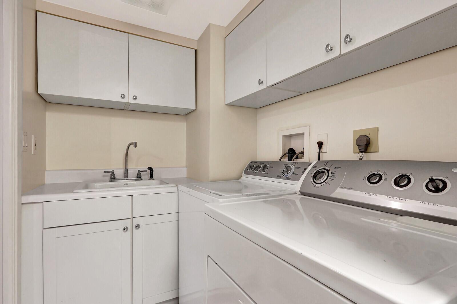 OLD PORT COVE LAKE POINT TOWER - Residential