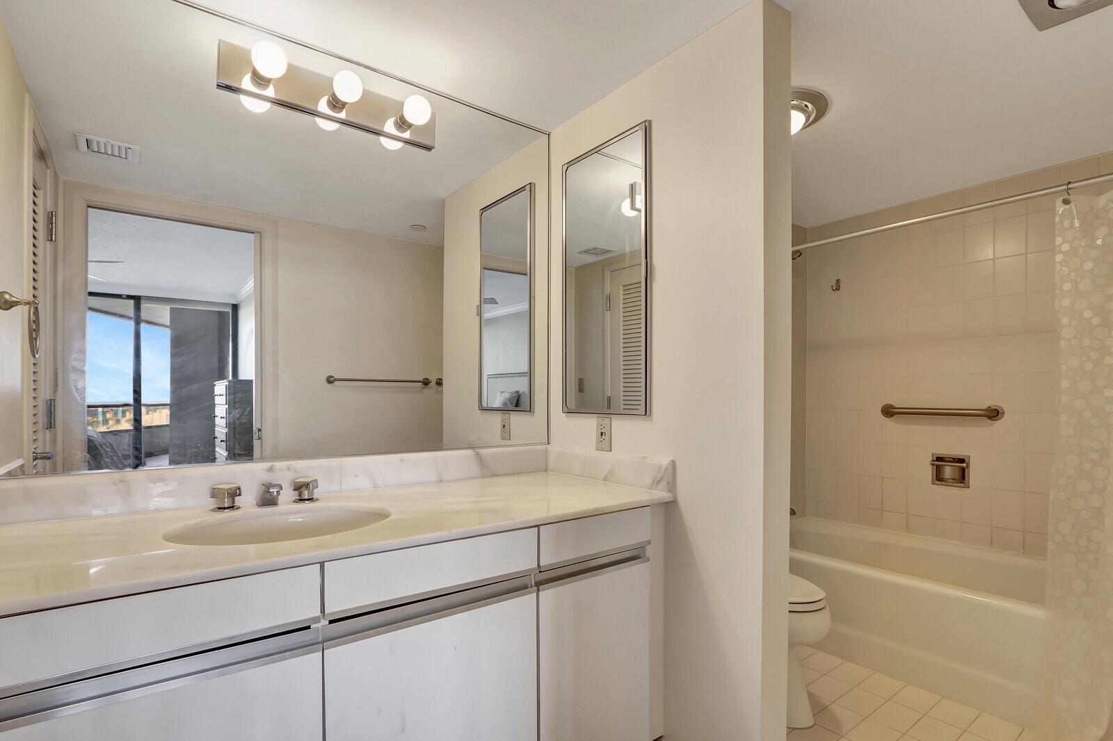 OLD PORT COVE LAKE POINT TOWER - Residential