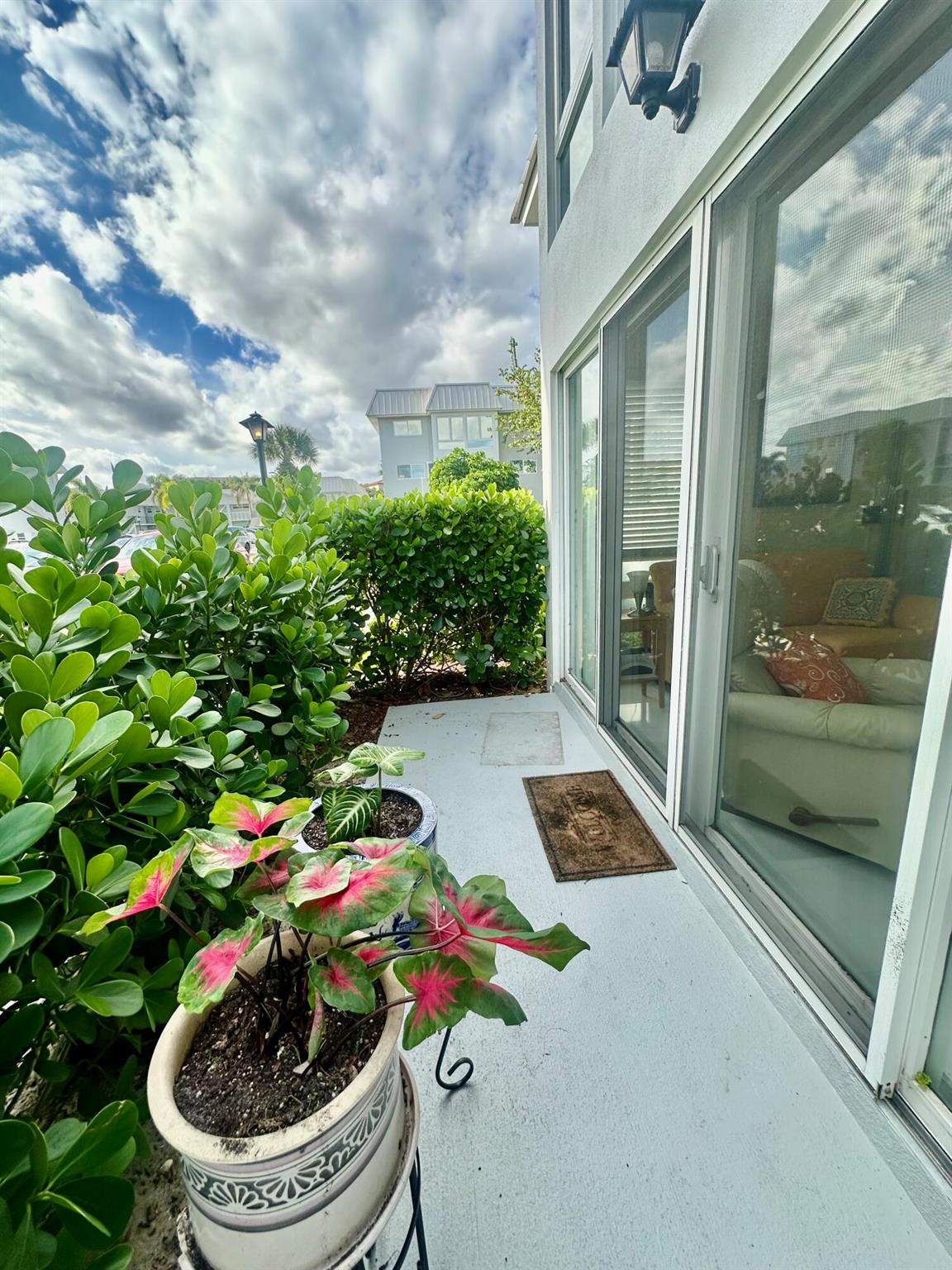 COLONIAL CLUB CONDO SEC 1 - Residential