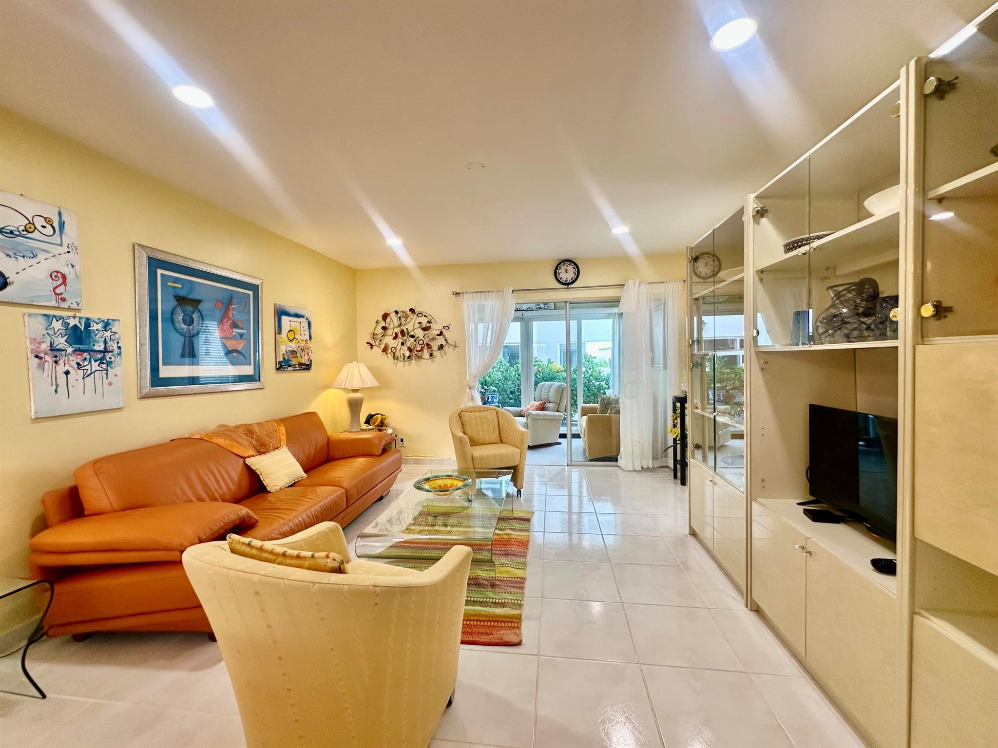 COLONIAL CLUB CONDO SEC 1 - Residential