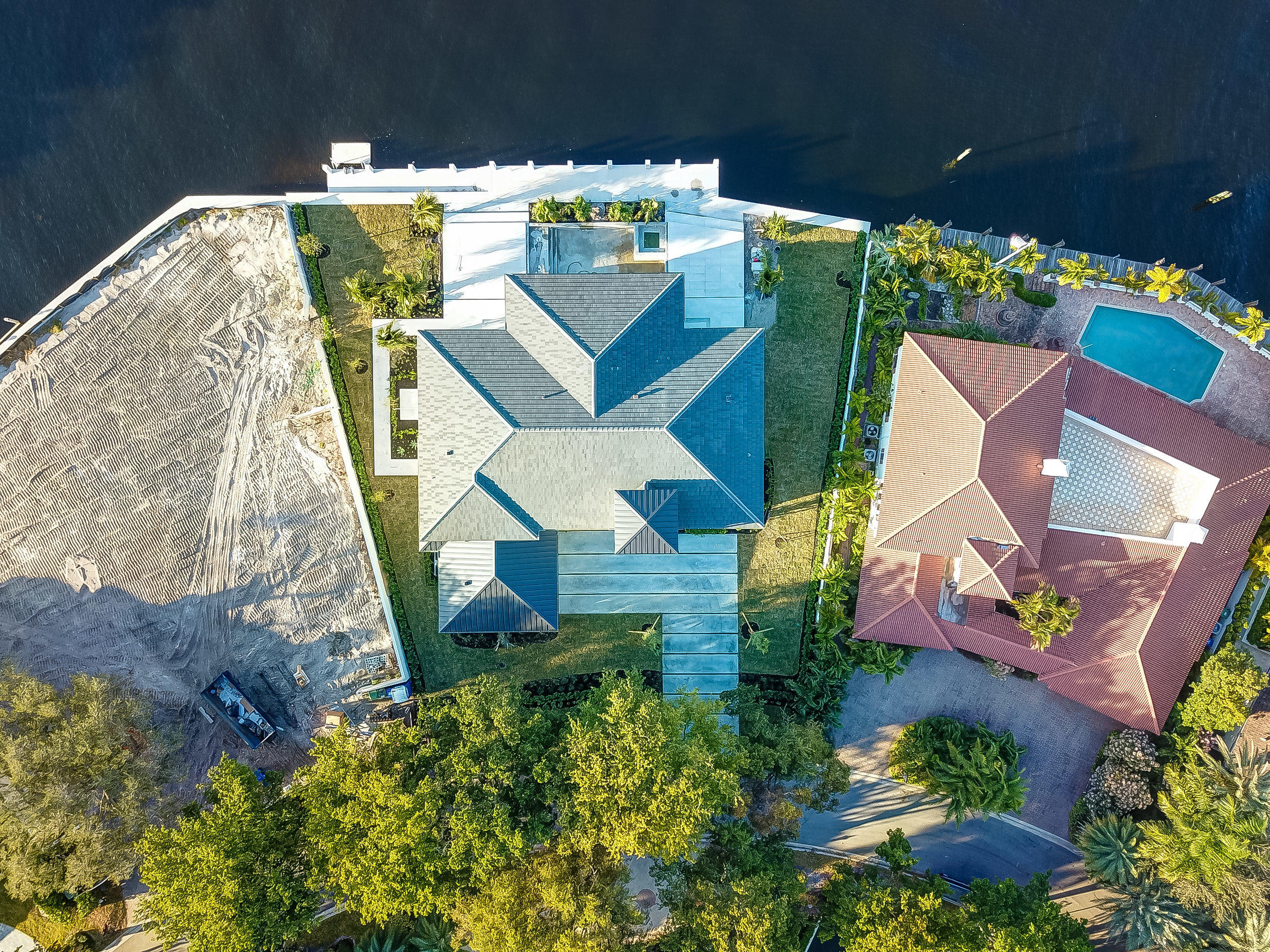 BAY COLONY SEC OF THE LAN - Residential